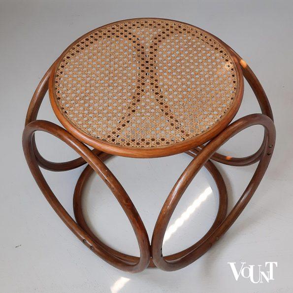 Kruk met houten ringen en rotan webbing, jaren '70
