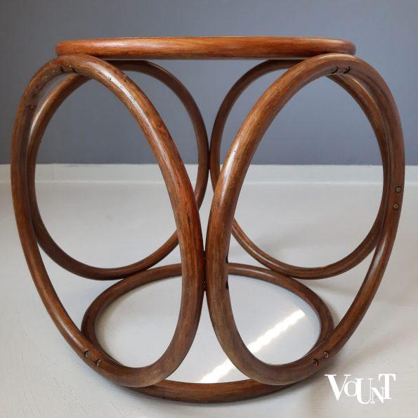 Kruk met houten ringen en rotan webbing, jaren '70
