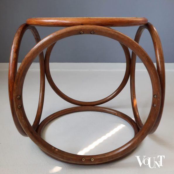 Kruk met houten ringen en rotan webbing, jaren '70