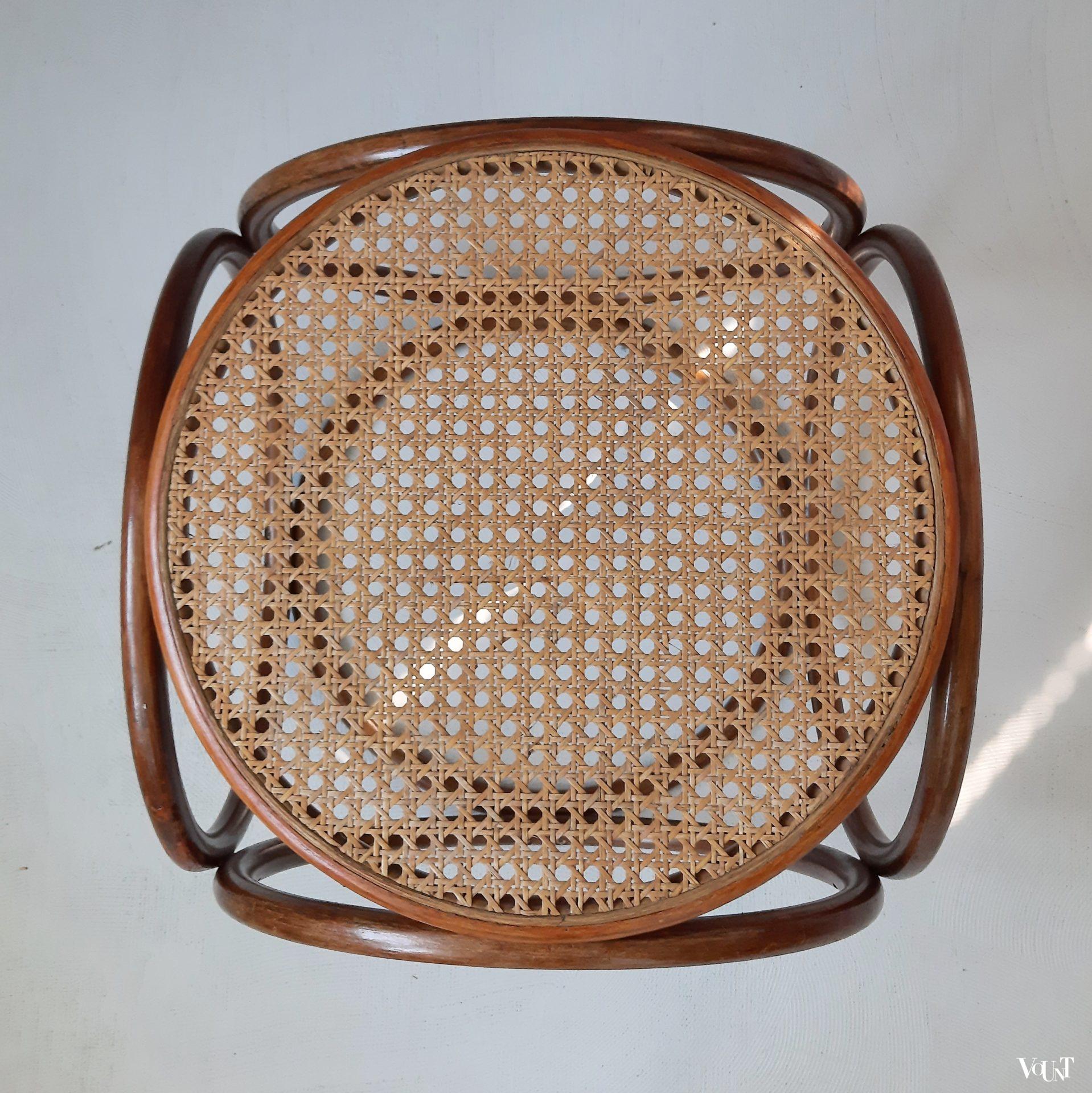 Kruk met houten ringen en rotan webbing, jaren '70