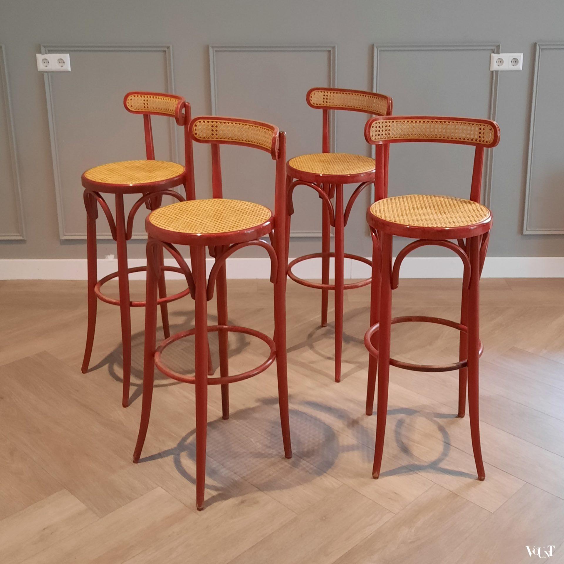 Set van 4 rode bentwood barkrukken, jaren '70