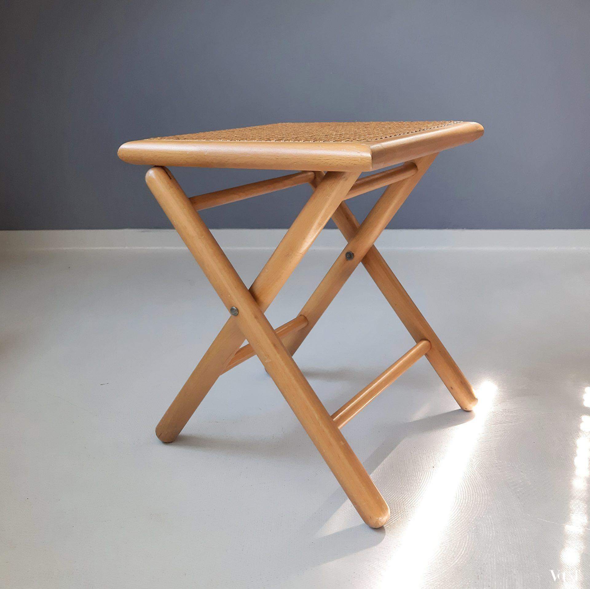 Houten vouwkruk met rotan zitting, jaren '80