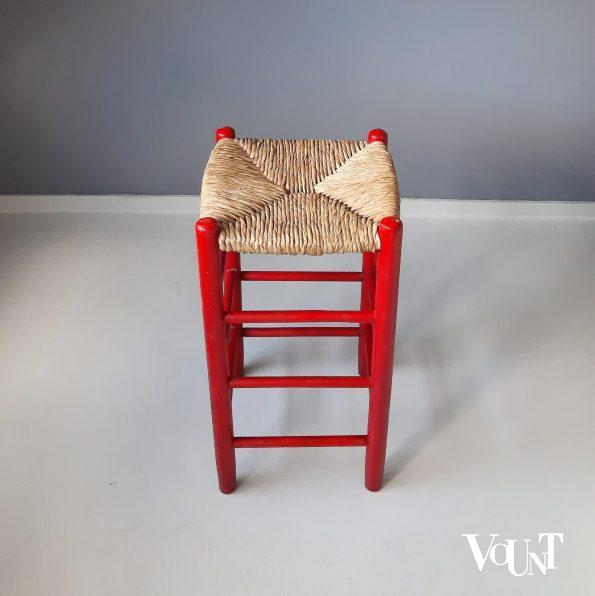 Set van 2 rode houten barkrukken met biezen zitting, jaren '70/'80
