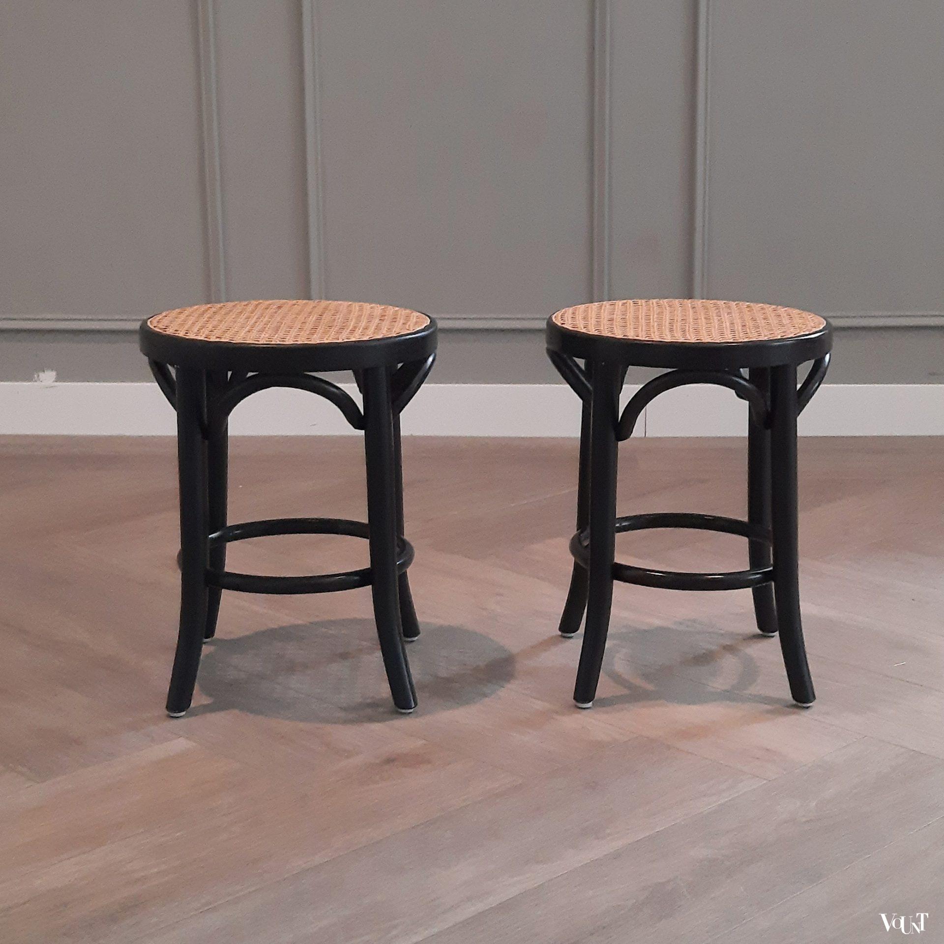 Set van 2 zwarte bentwood en rotan krukjes, jaren '80