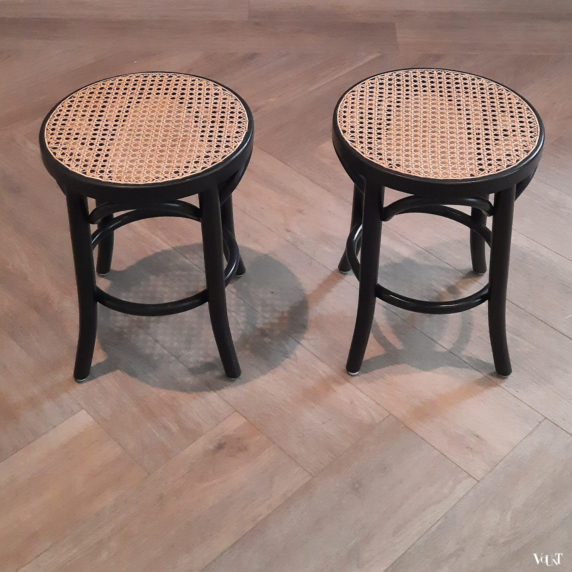 Set van 2 zwarte bentwood en rotan krukjes, jaren '80