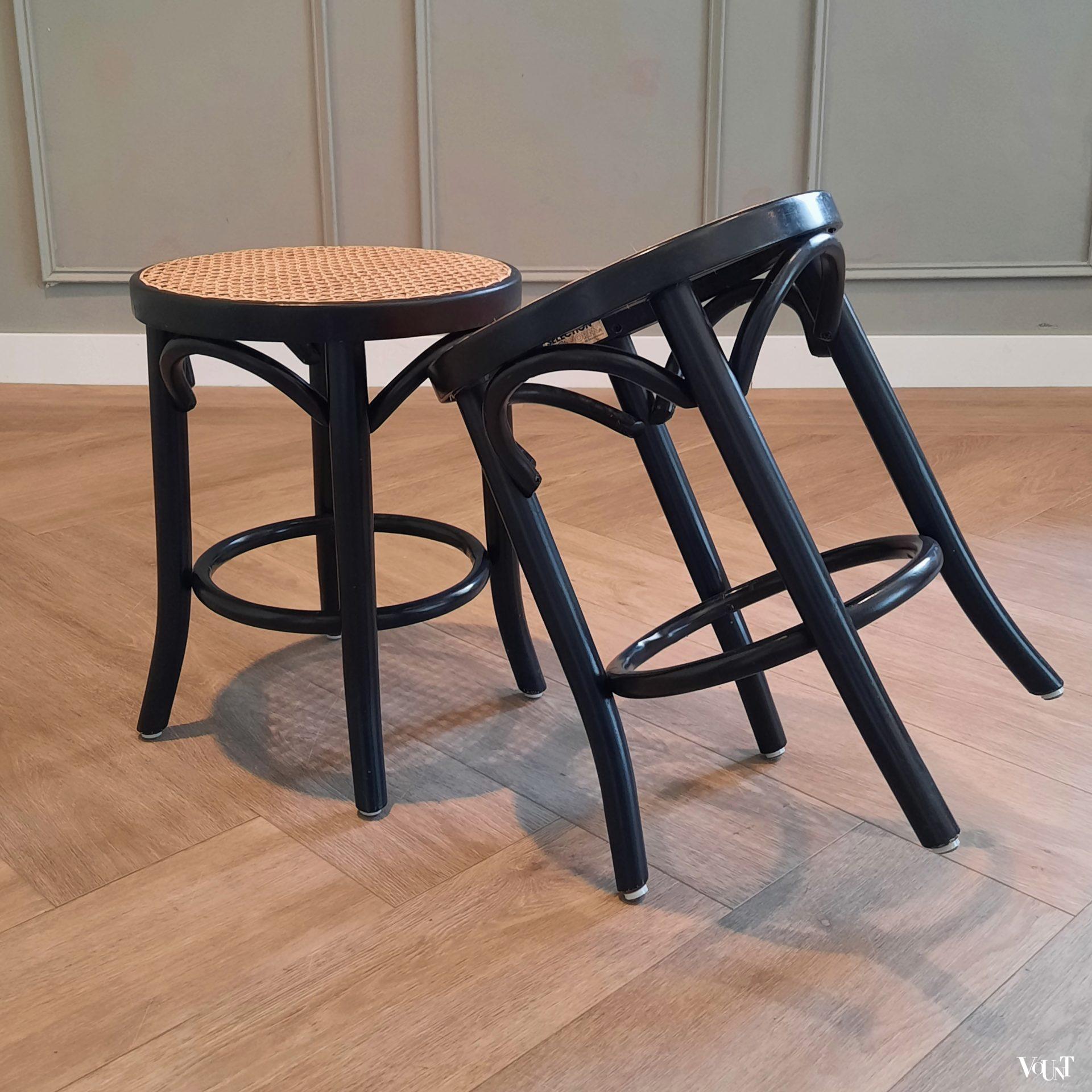 Set van 2 zwarte bentwood en rotan krukjes, jaren '80