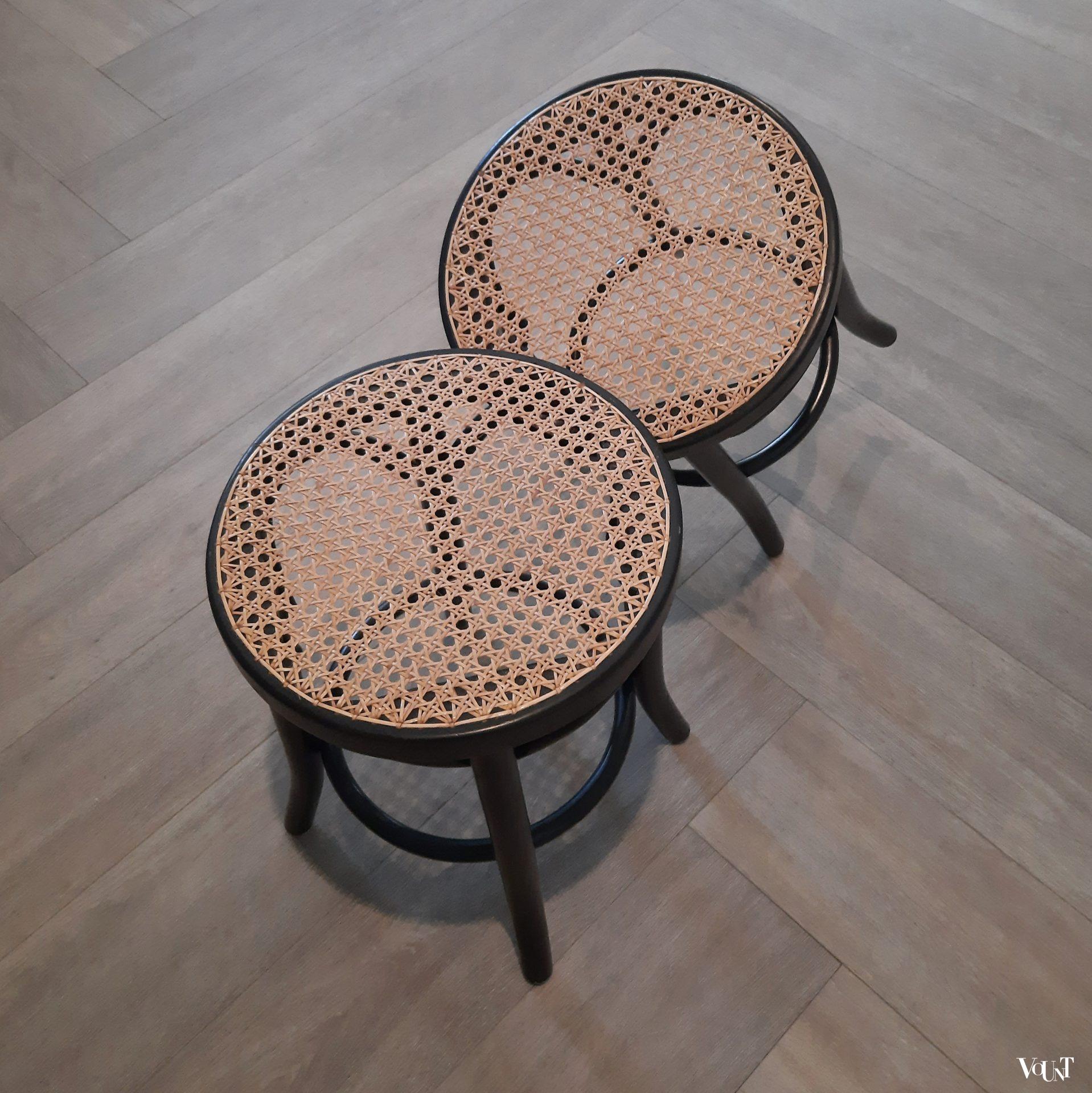 Set van 2 zwarte bentwood en rotan krukjes, jaren '80