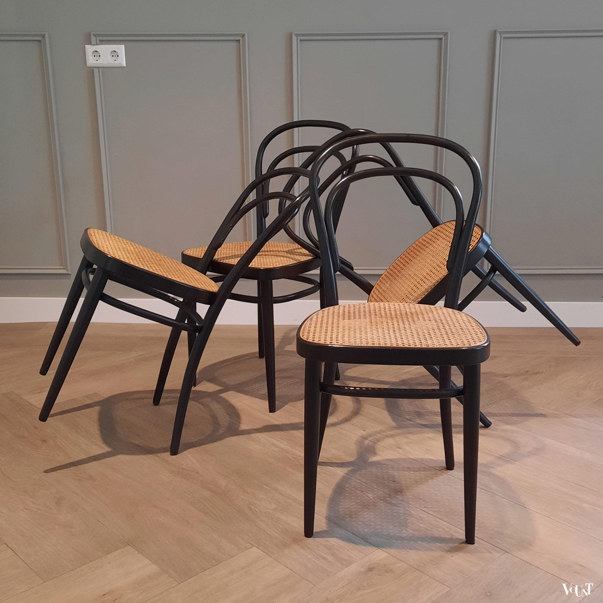 Set van 4 originele zwarte Thonet-stoelen nr. 214 R, 1983