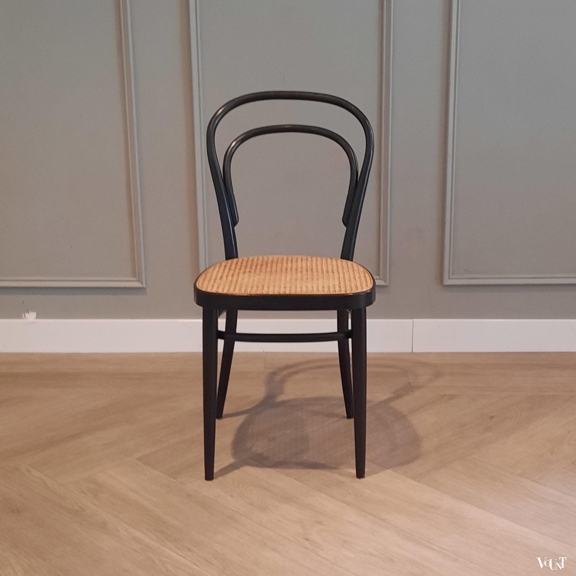Set van 4 originele zwarte Thonet-stoelen nr. 214 R, 1983