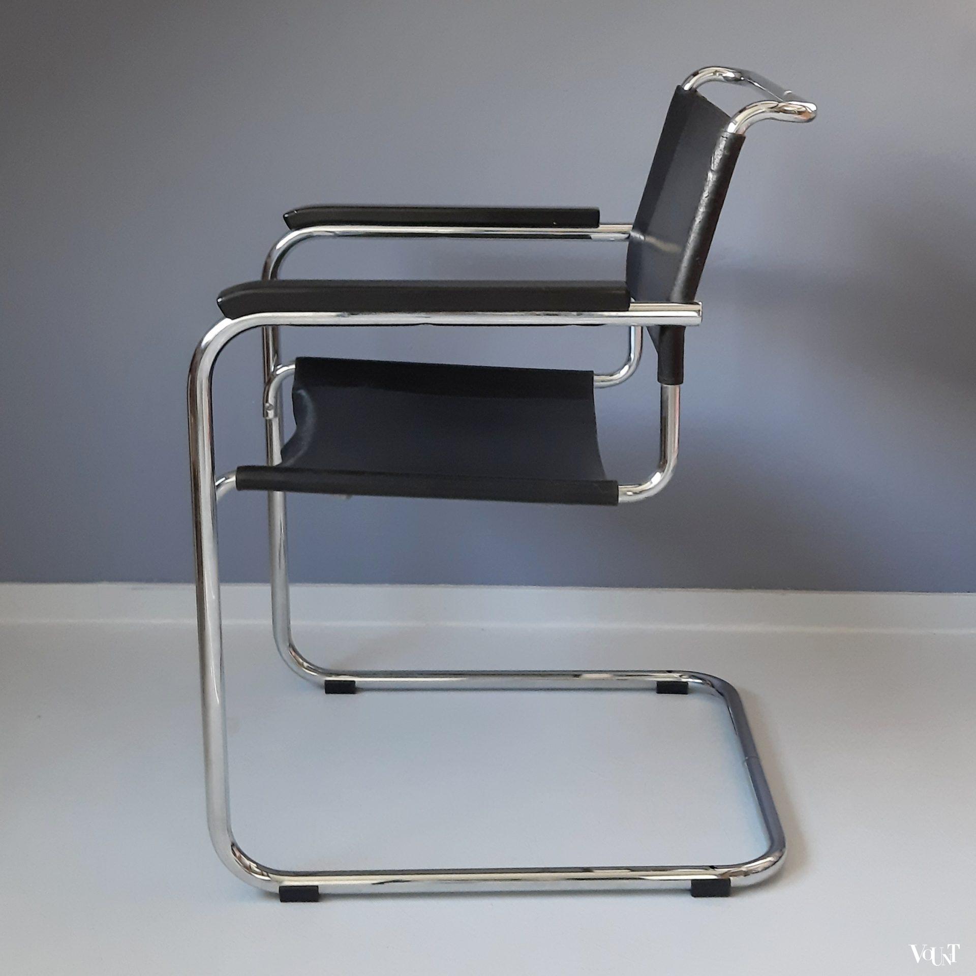 S34 buisframestoel met zwarte leren bekleding, Mart Stam voor Thonet, jaren '80
