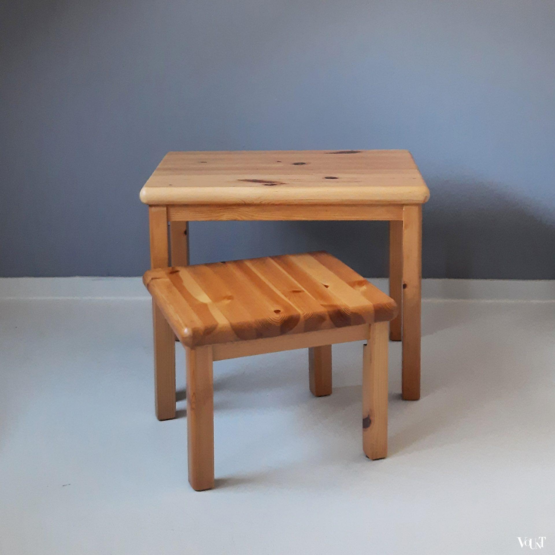 2 grenen bijzettafeltjes, Møbelfabrikken Toften, Denemarken, jaren '70/'80