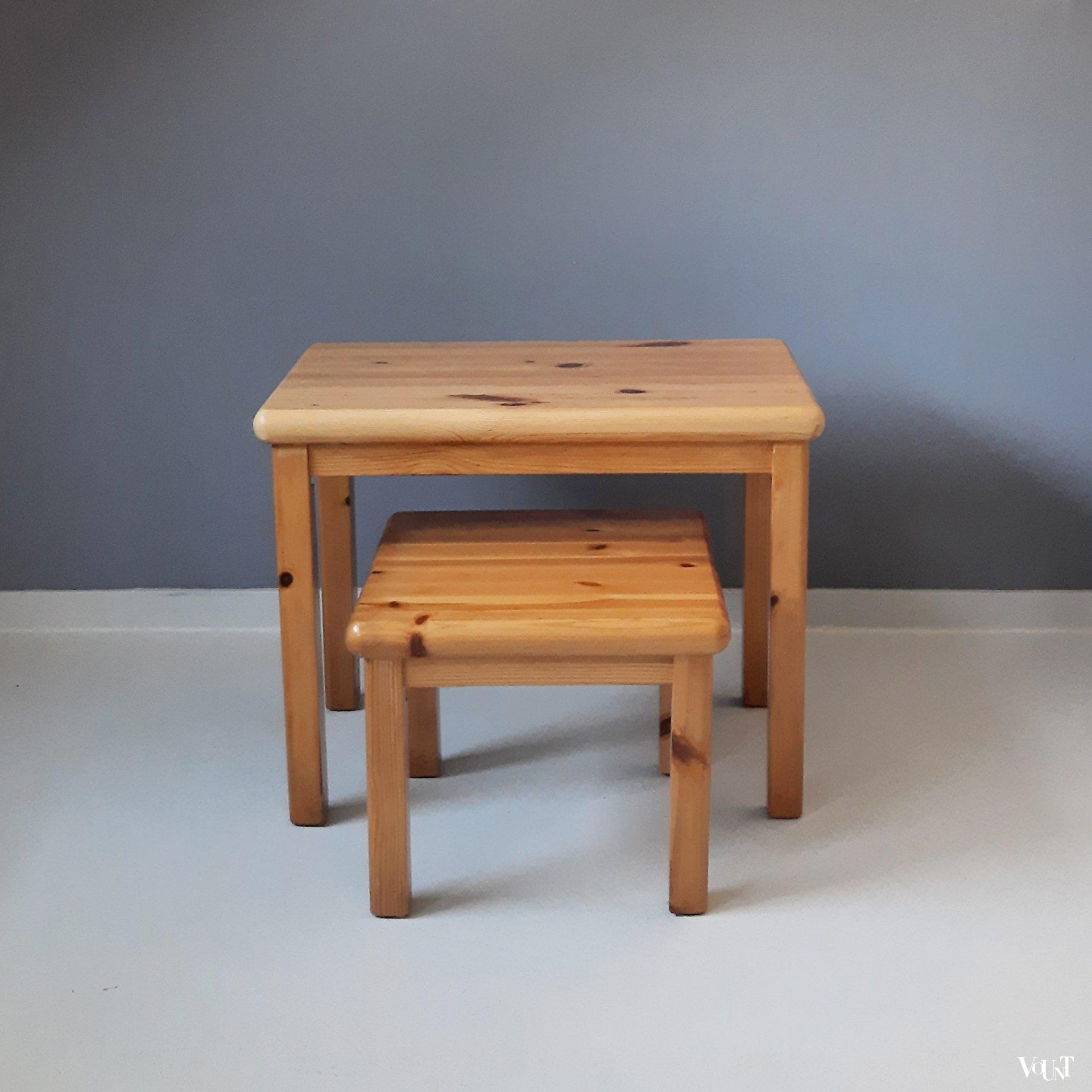 2 grenen bijzettafeltjes, Møbelfabrikken Toften, Denemarken, jaren '70/'80