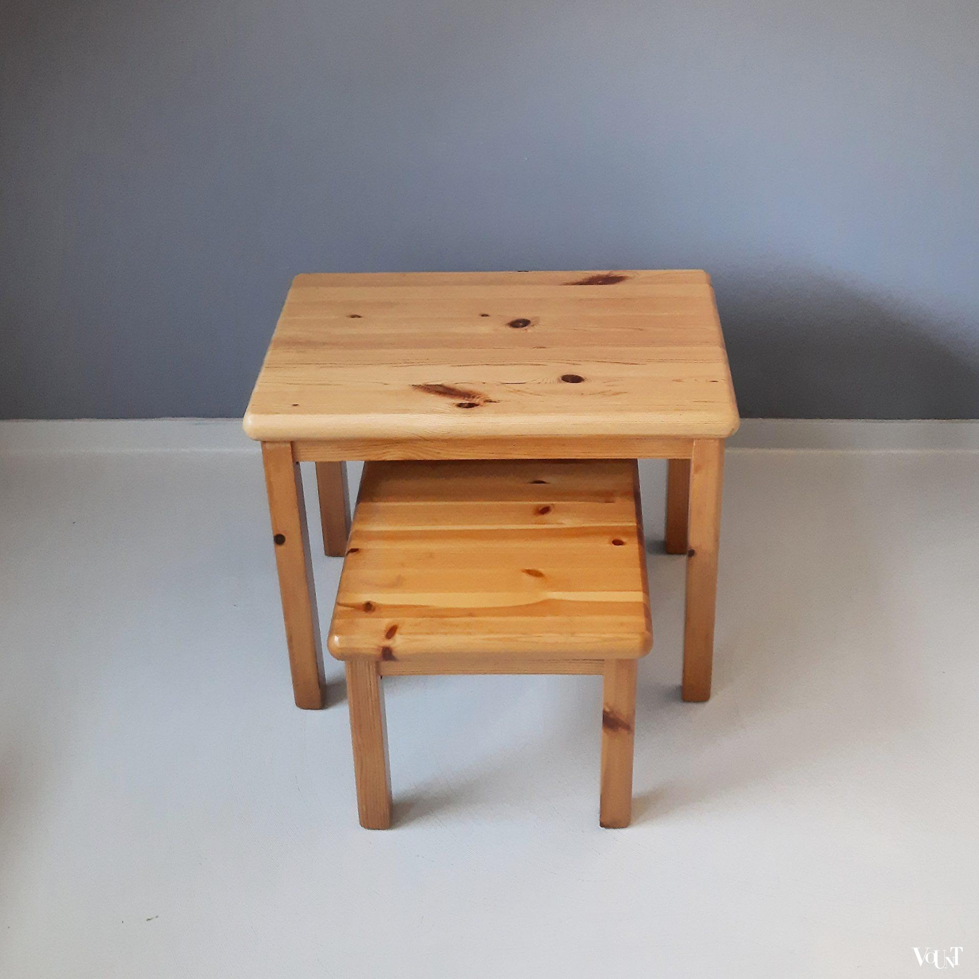 2 grenen bijzettafeltjes, Møbelfabrikken Toften, Denemarken, jaren '70/'80