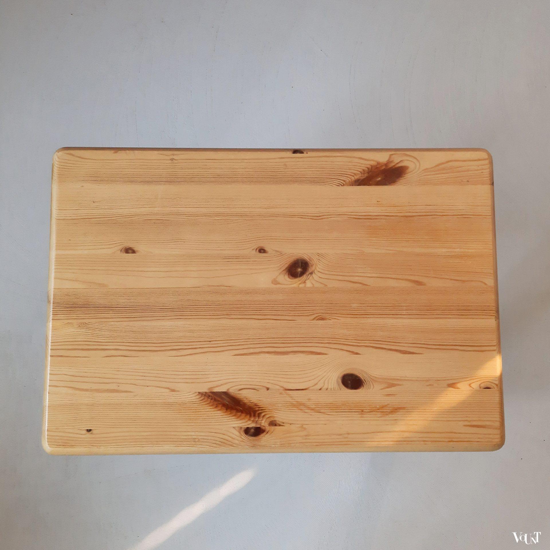 2 grenen bijzettafeltjes, Møbelfabrikken Toften, Denemarken, jaren '70/'80