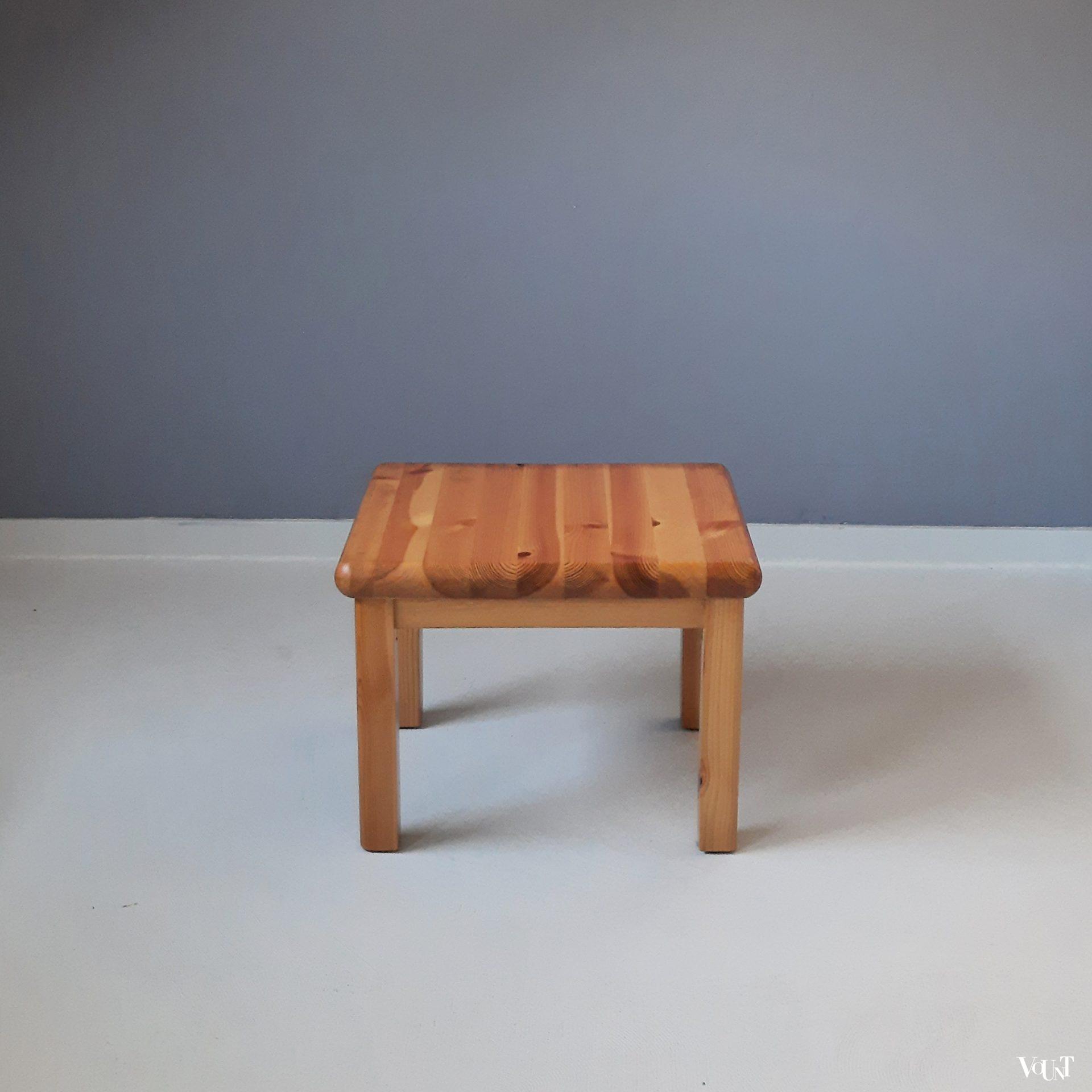 2 grenen bijzettafeltjes, Møbelfabrikken Toften, Denemarken, jaren '70/'80