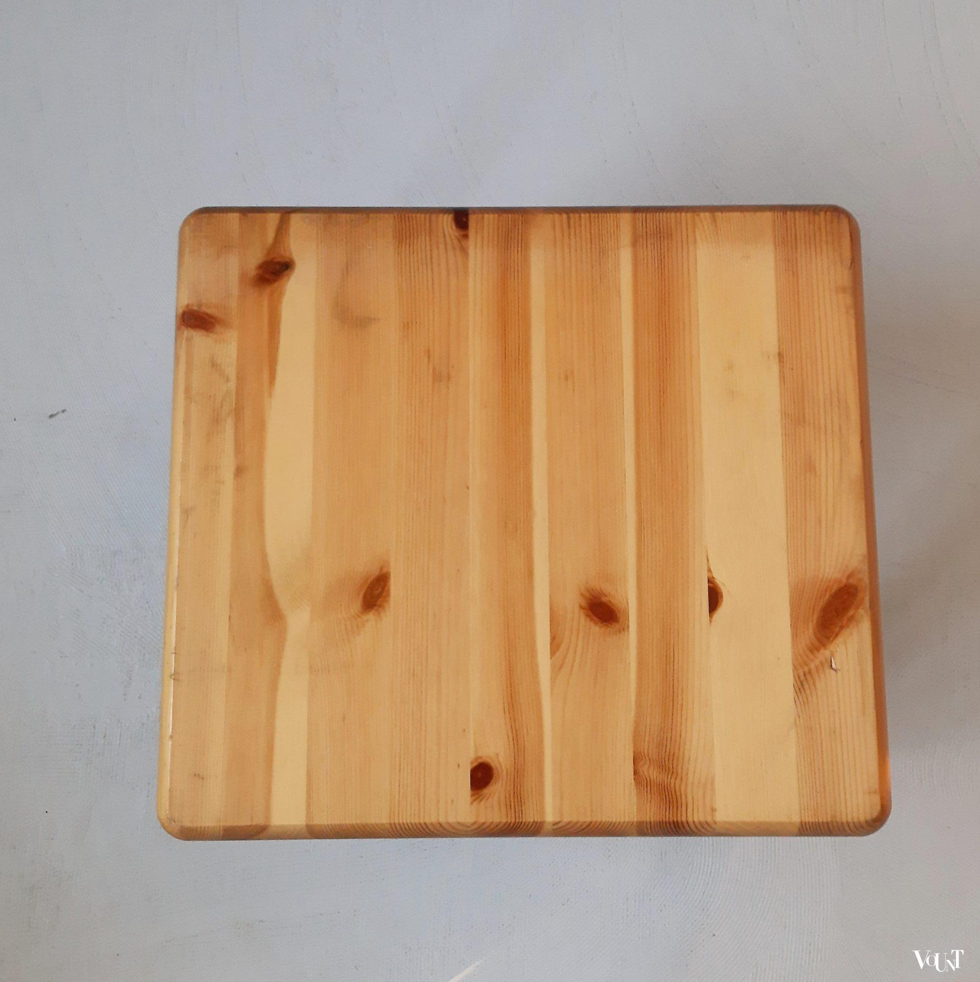 2 grenen bijzettafeltjes, Møbelfabrikken Toften, Denemarken, jaren '70/'80