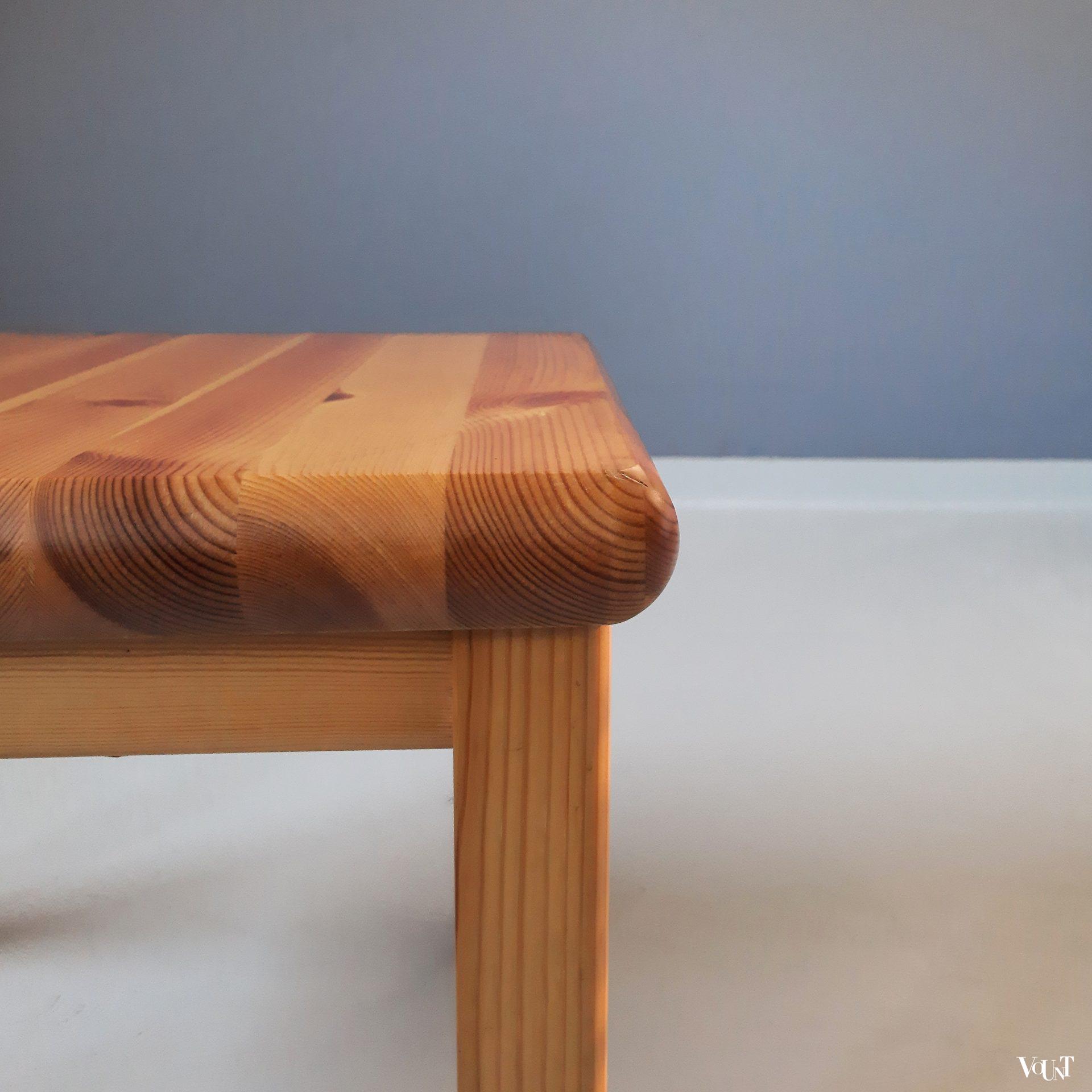 2 grenen bijzettafeltjes, Møbelfabrikken Toften, Denemarken, jaren '70/'80