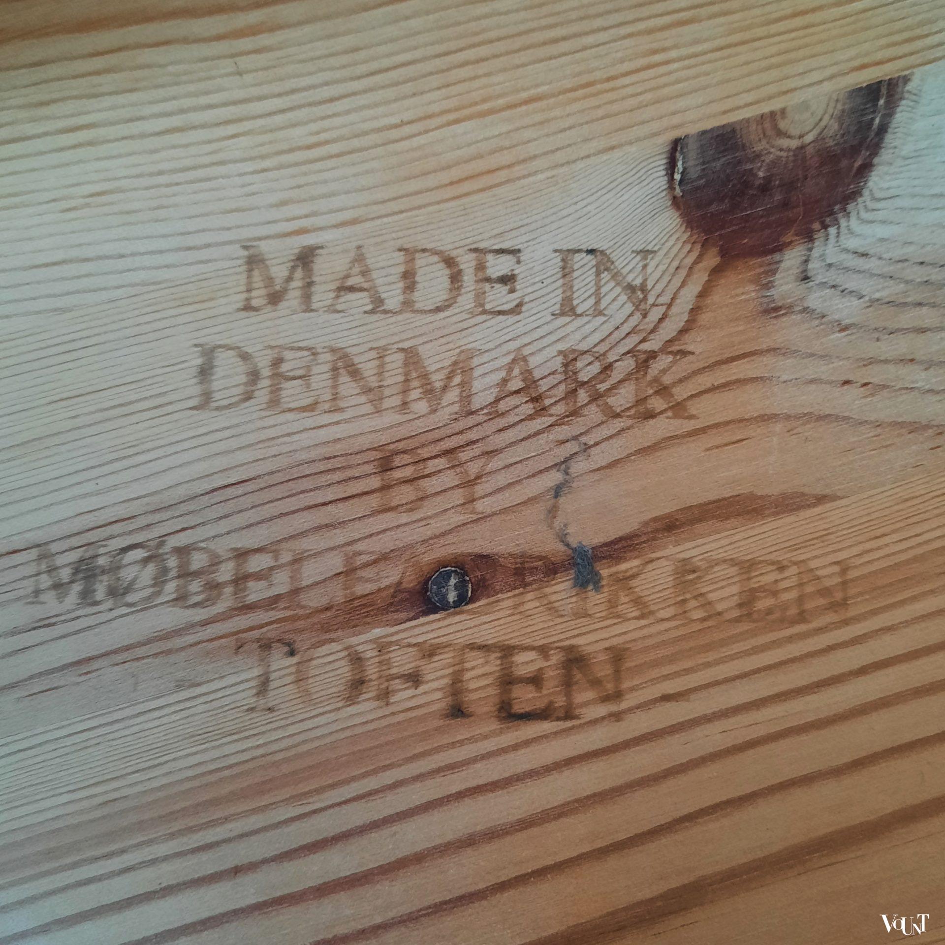 2 grenen bijzettafeltjes, Møbelfabrikken Toften, Denemarken, jaren '70/'80