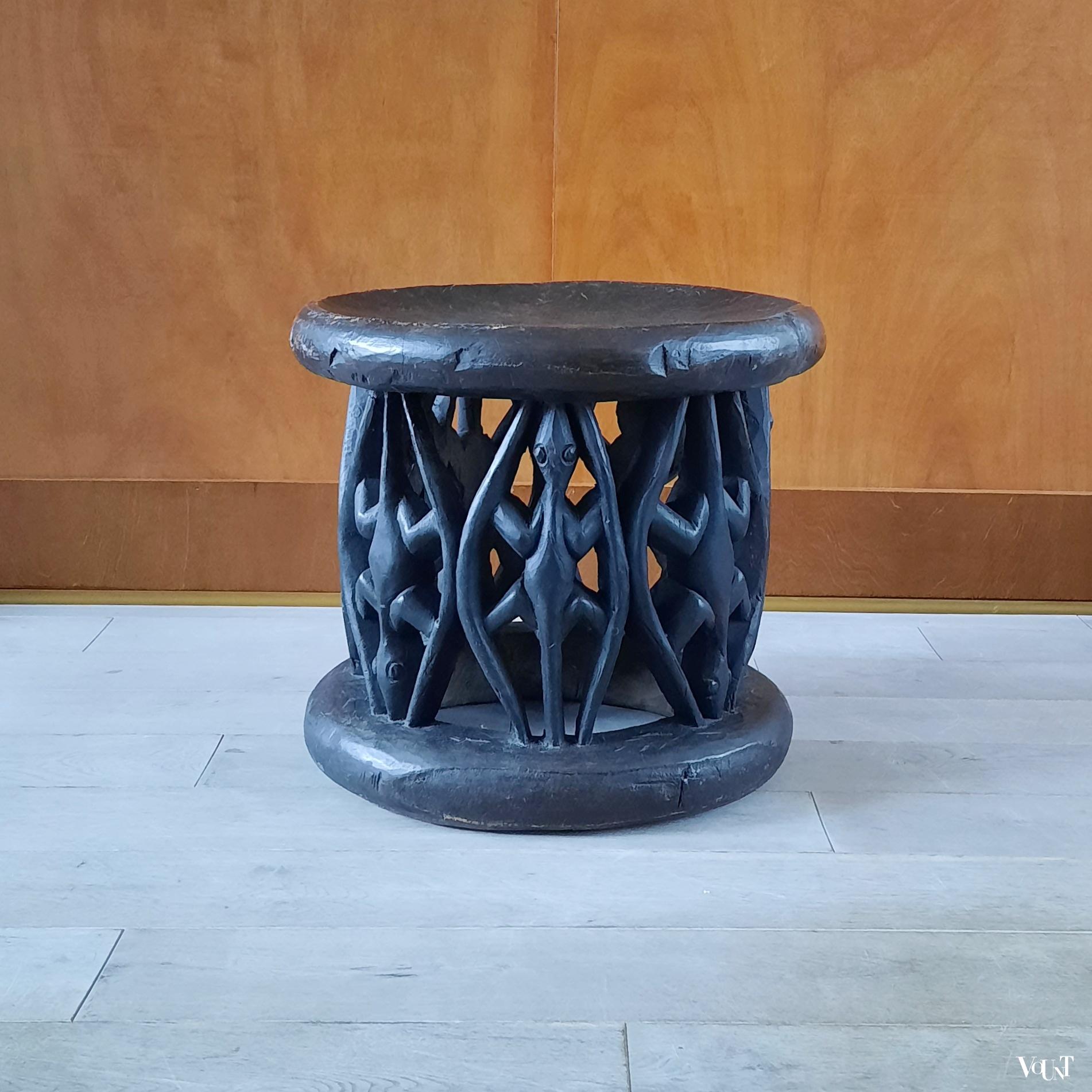Bamileke kruk hagedissen / lizard stool, Kameroen, jaren '60/'70