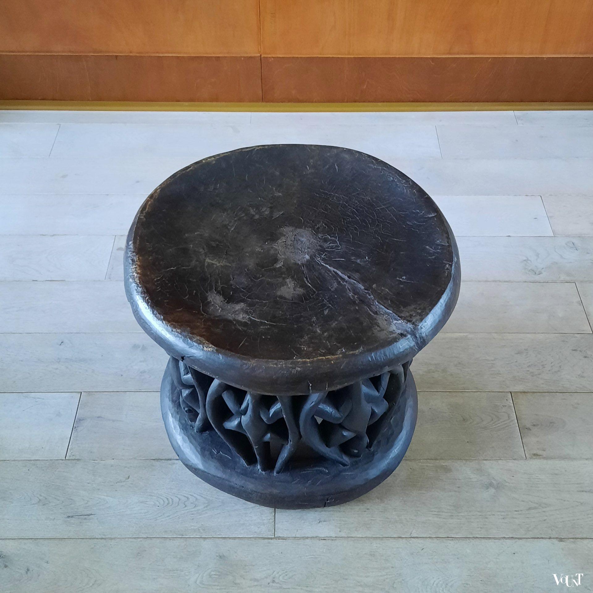 Bamileke kruk hagedissen / lizard stool, Kameroen, jaren '60/'70