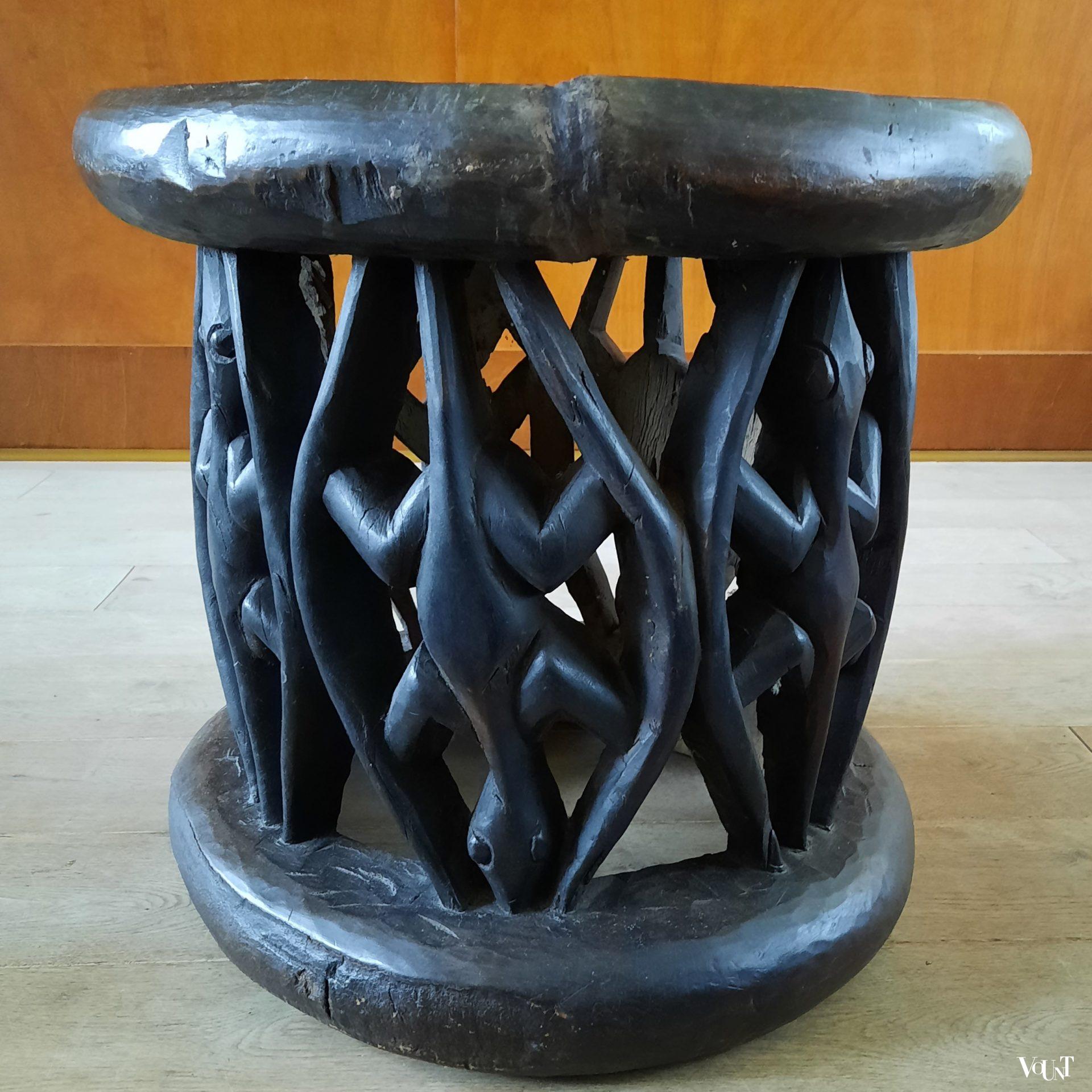 Bamileke kruk hagedissen / lizard stool, Kameroen, jaren '60/'70