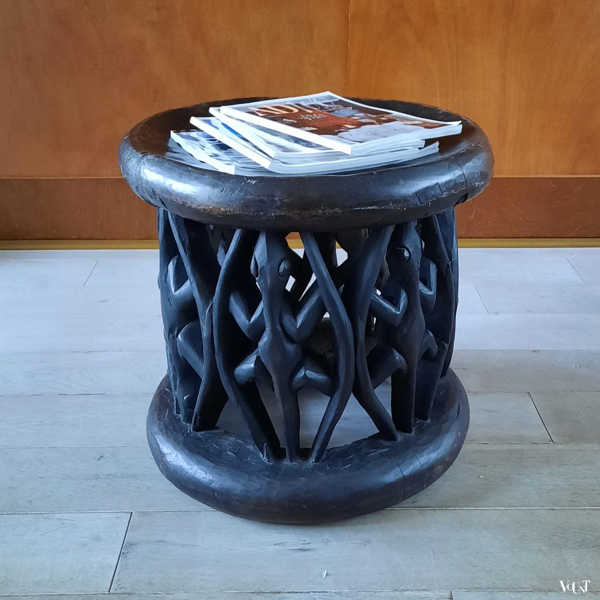 Bamileke kruk hagedissen / lizard stool, Kameroen, jaren '60/'70