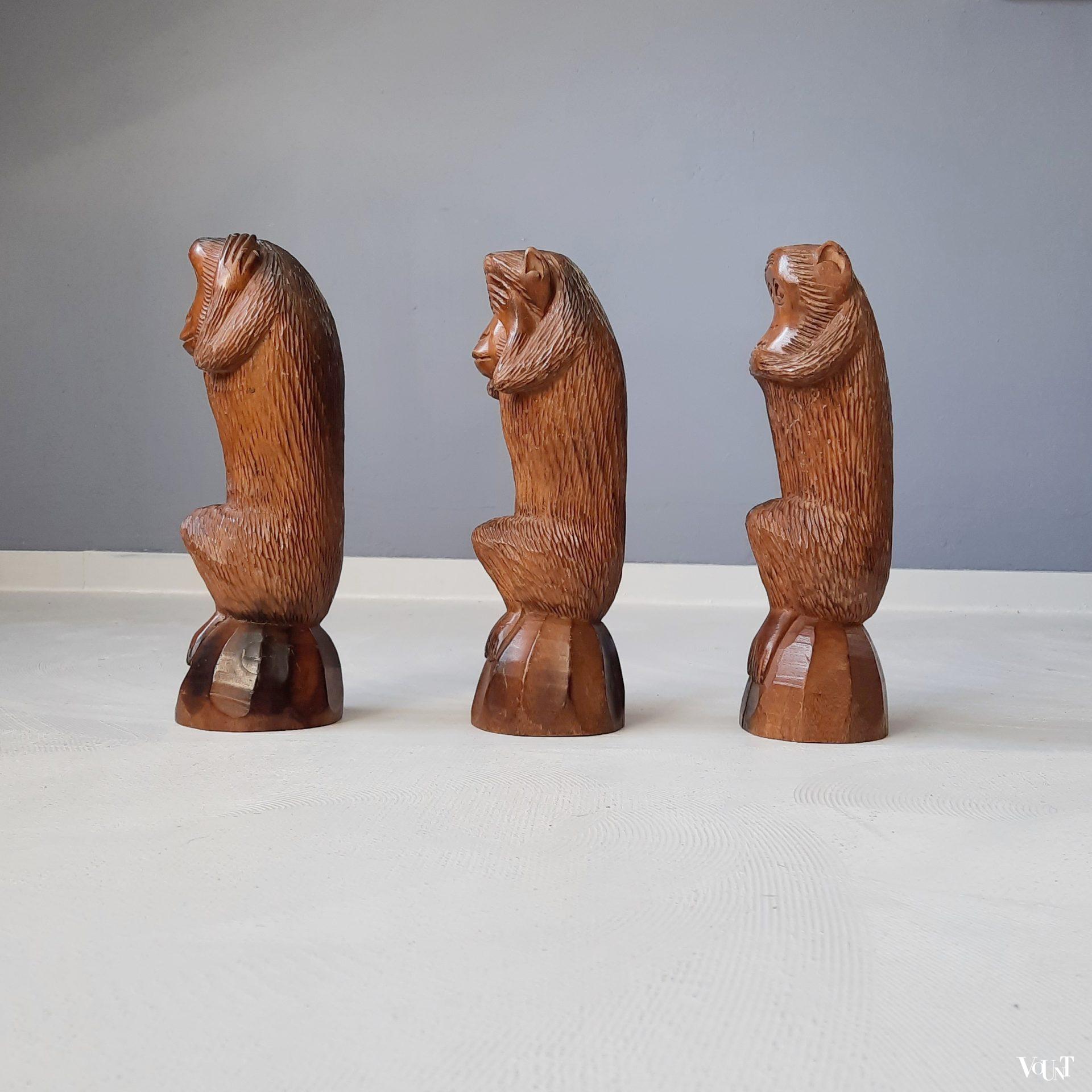 Set van 3 houten apen (horen, zien en zwijgen), 1e helft 20e eeuw