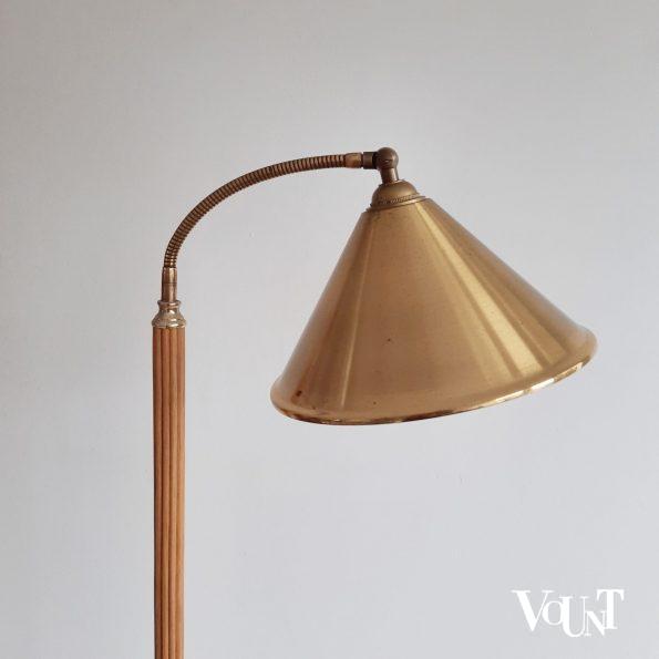 Vloerlamp "pencil reed" rotan met messingkleurige kap, jaren '70