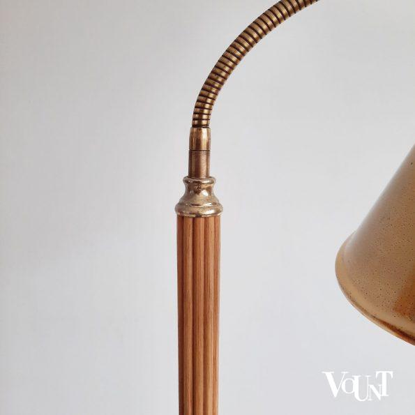Vloerlamp "pencil reed" rotan met messingkleurige kap, jaren '70