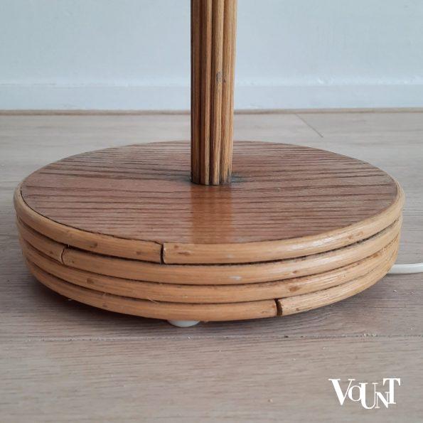Vloerlamp "pencil reed" rotan met messingkleurige kap, jaren '70