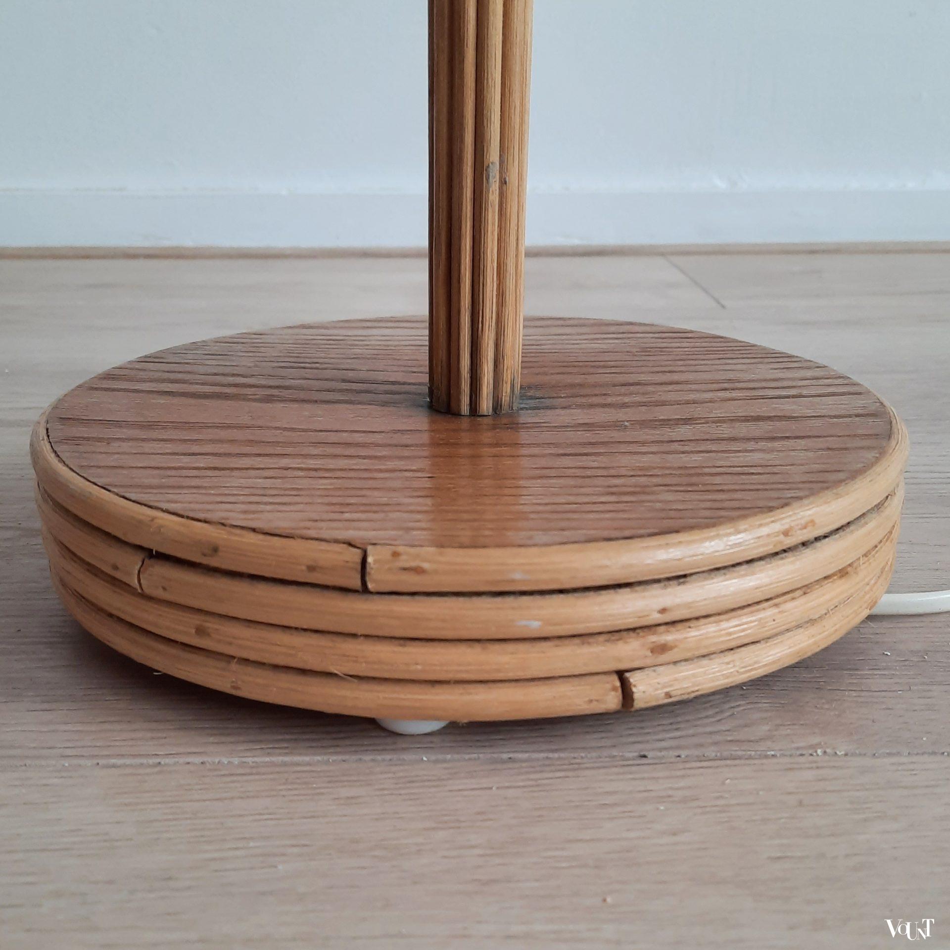 Vloerlamp "pencil reed" rotan met messingkleurige kap, jaren '70