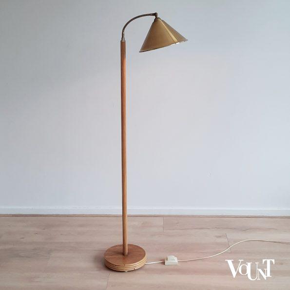 Vloerlamp "pencil reed" rotan met messingkleurige kap, jaren '70