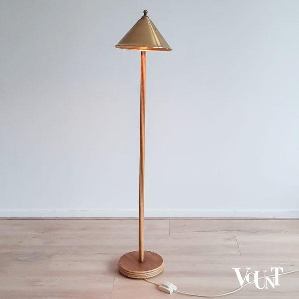 Vloerlamp "pencil reed" rotan met messingkleurige kap, jaren '70