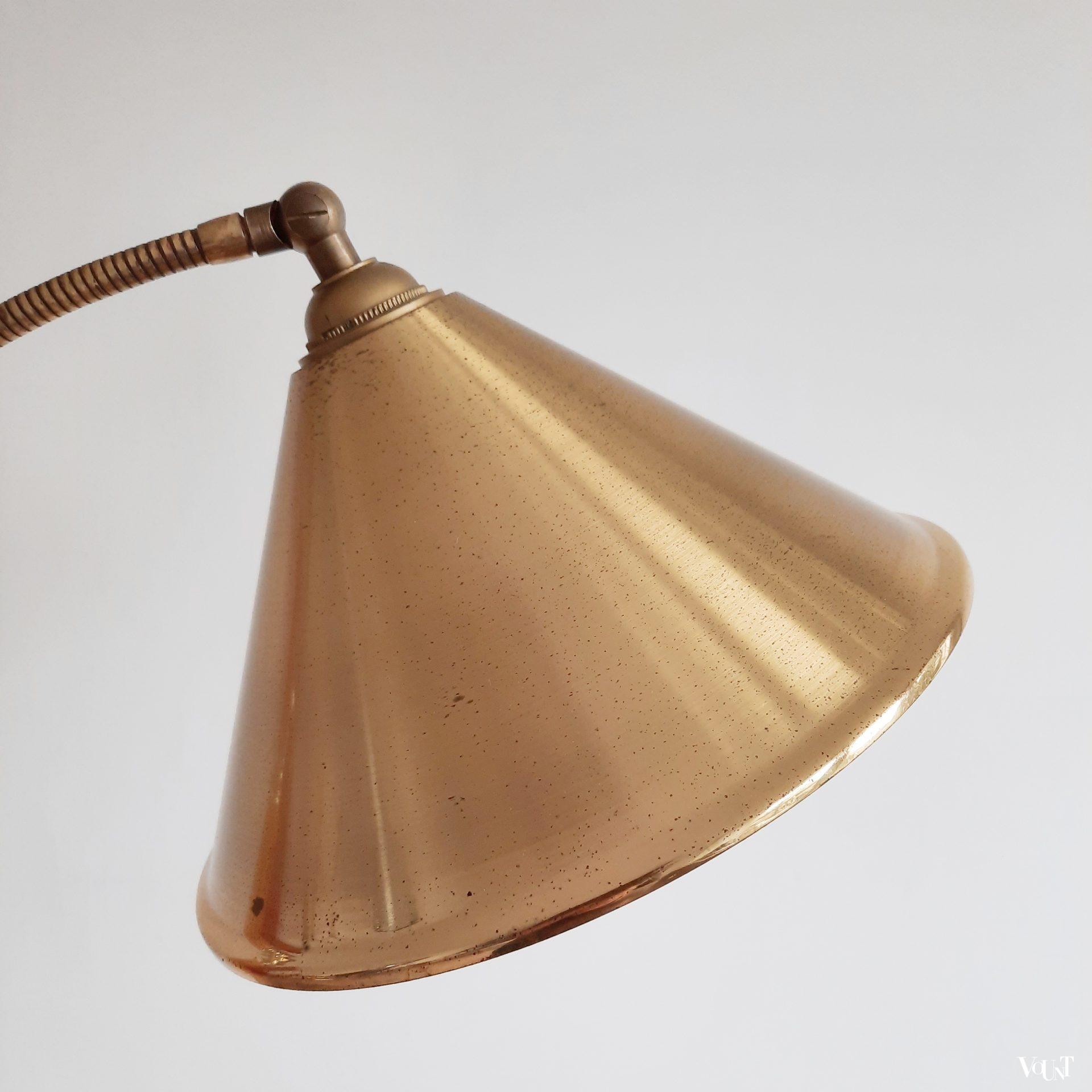 Vloerlamp "pencil reed" rotan met messingkleurige kap, jaren '70