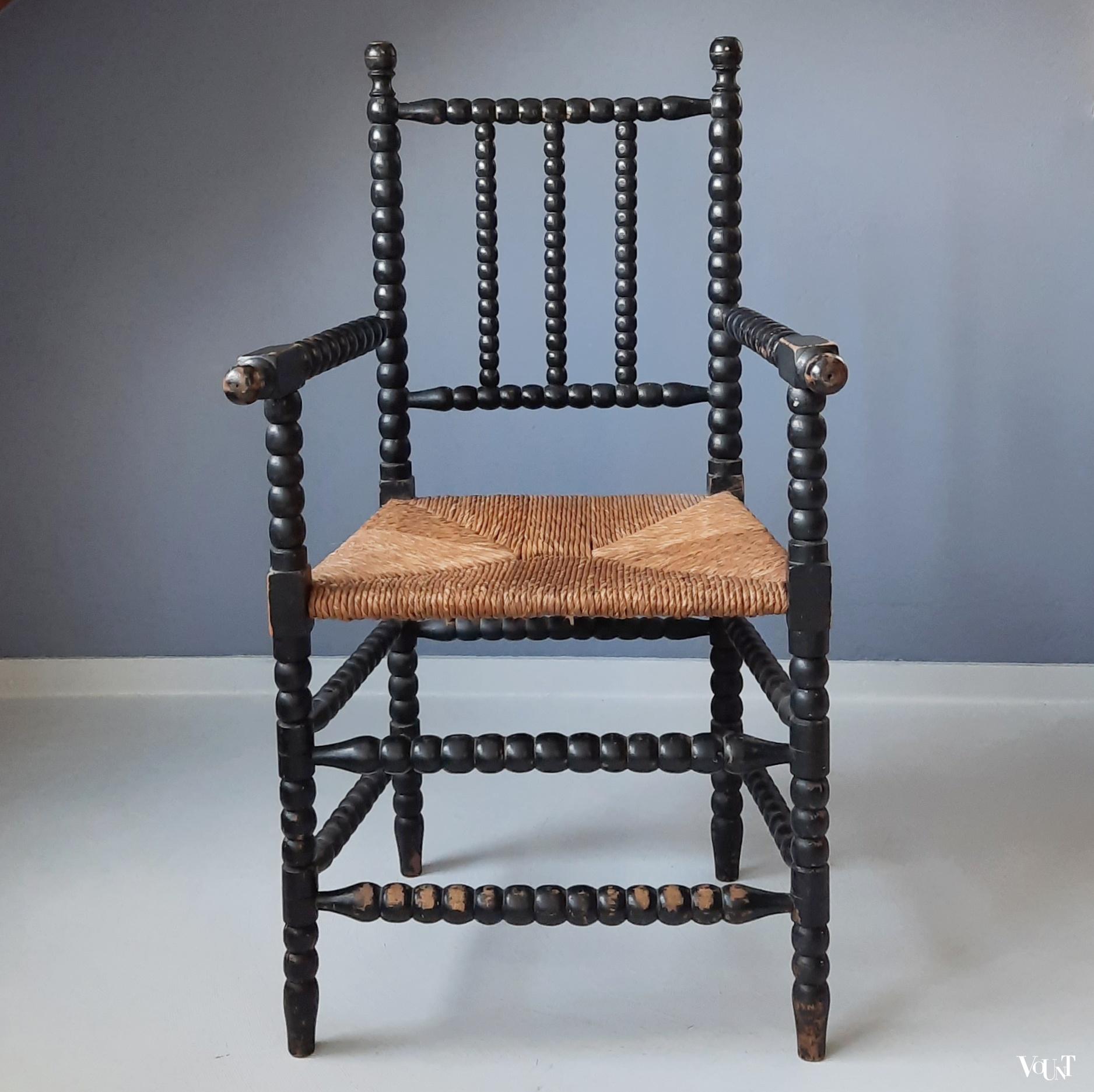 Zwarte knobbelstoel of bobbin chair, 1e helft 20e eeuw