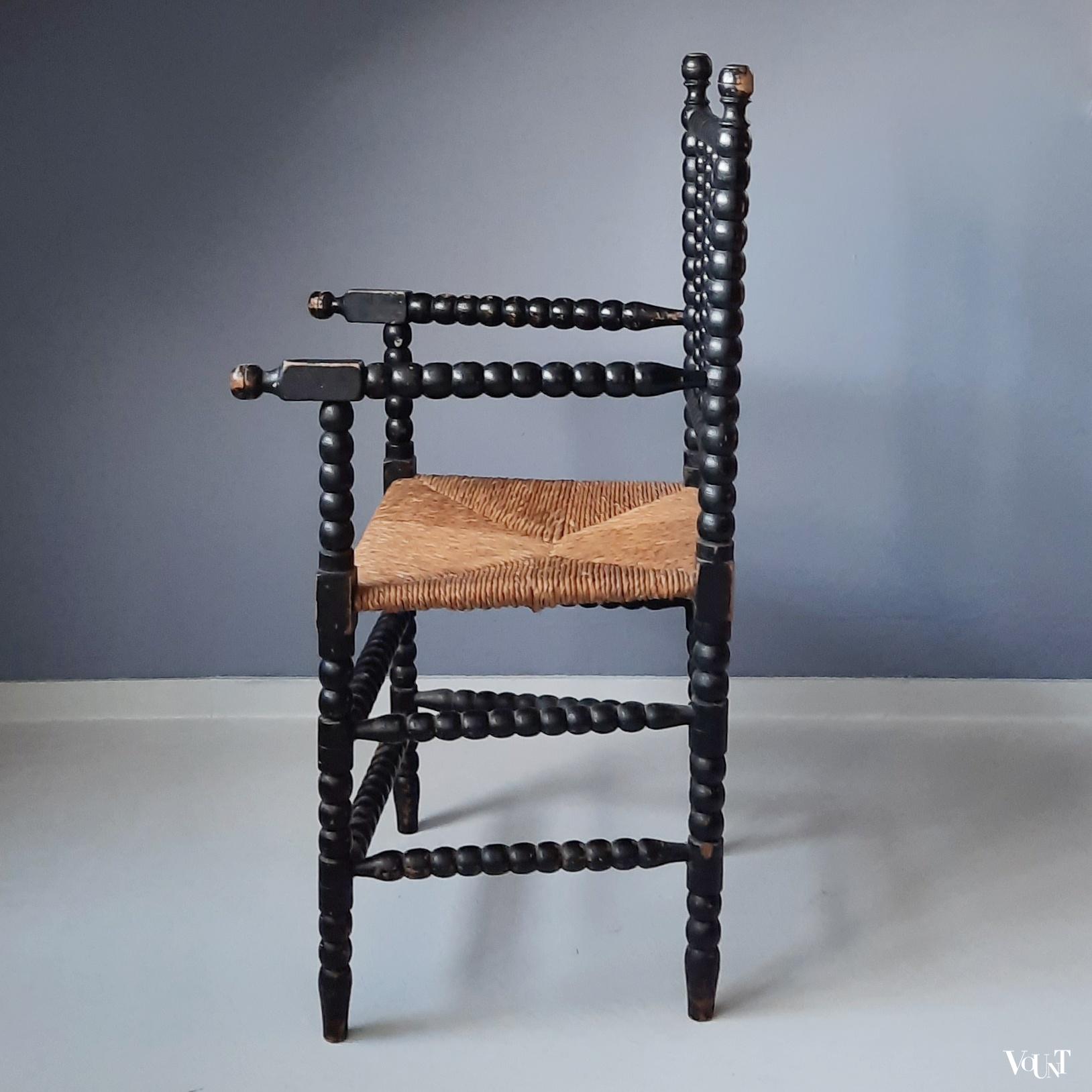 Zwarte knobbelstoel of bobbin chair, 1e helft 20e eeuw