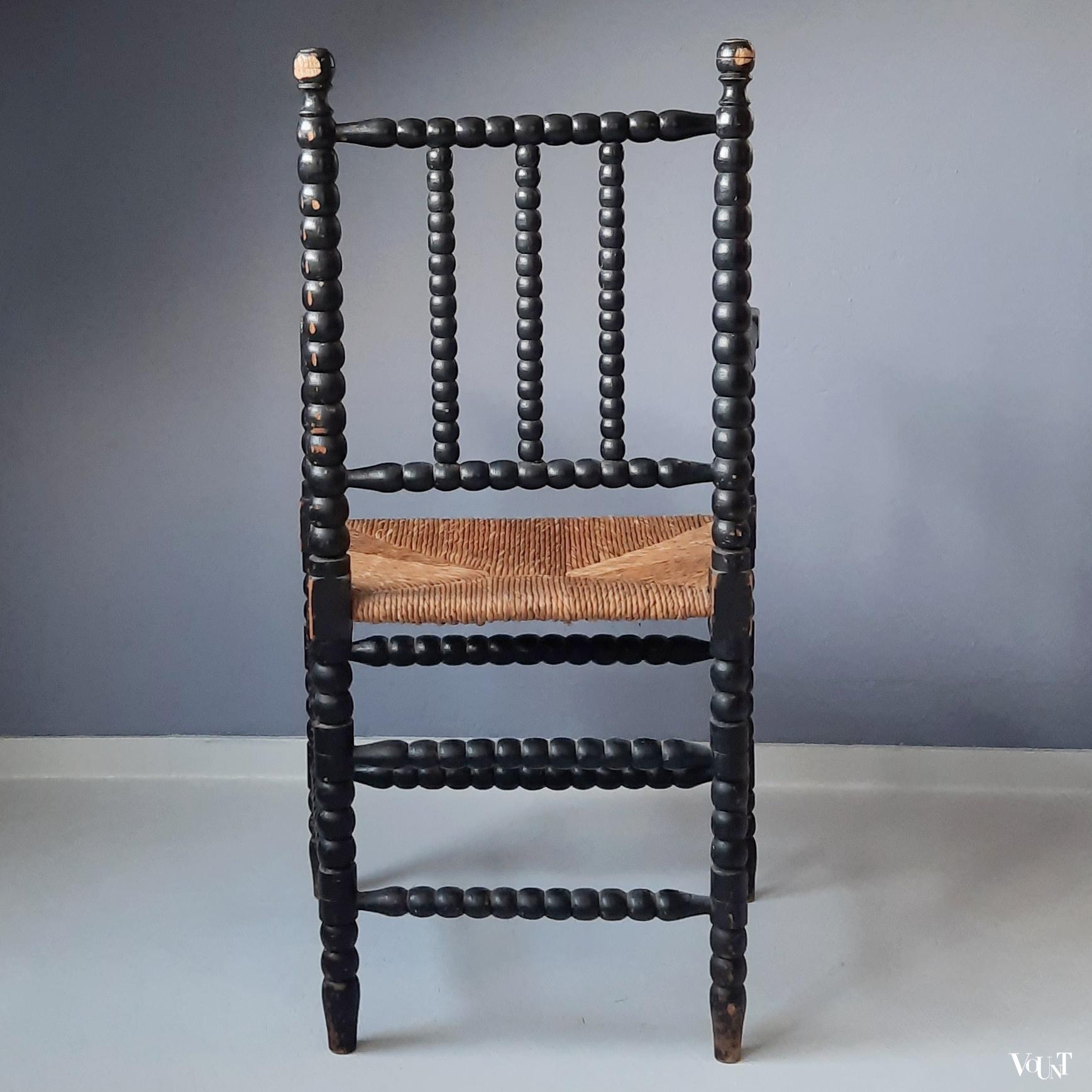 Zwarte knobbelstoel of bobbin chair, 1e helft 20e eeuw