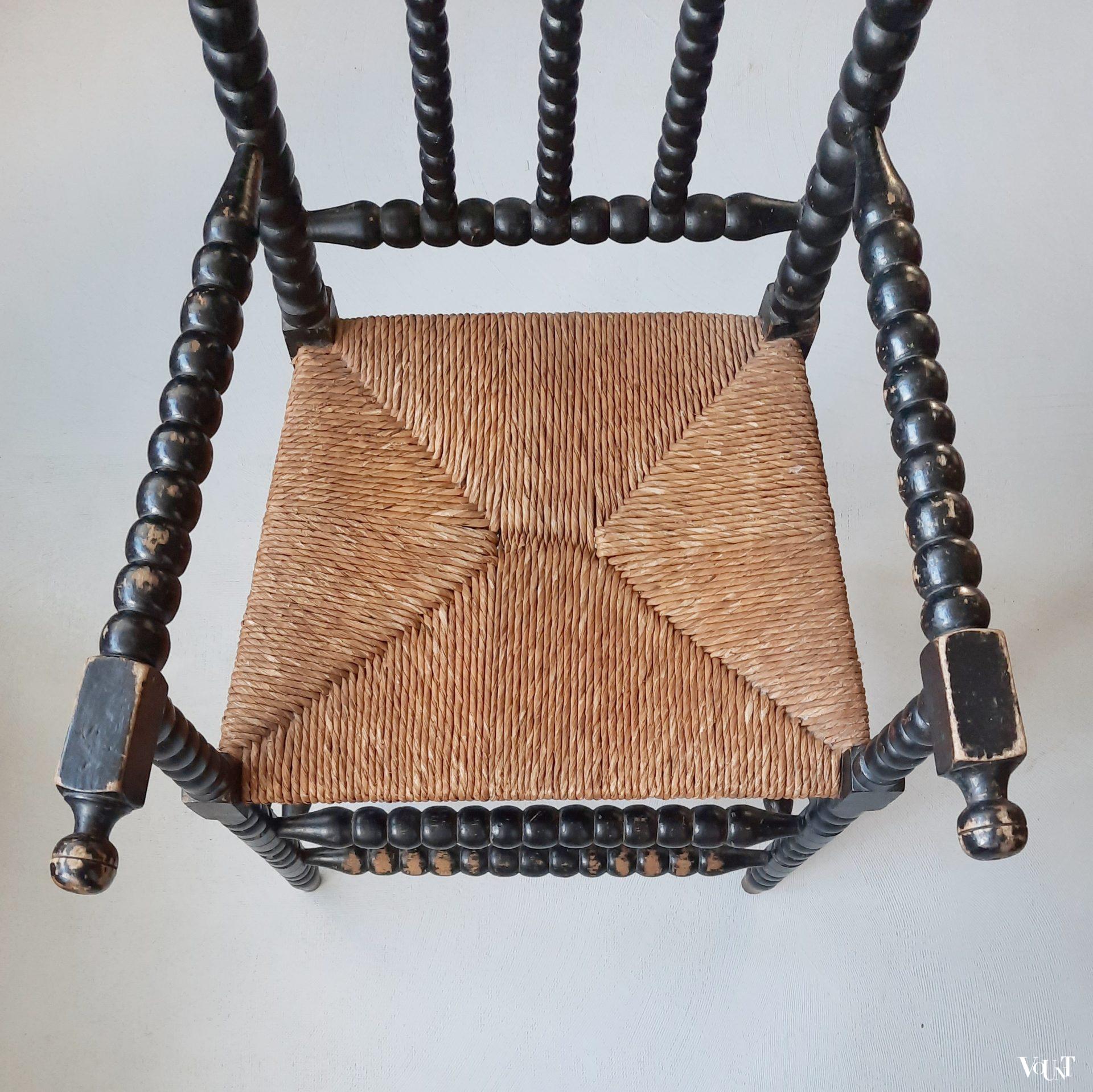 Zwarte knobbelstoel of bobbin chair, 1e helft 20e eeuw