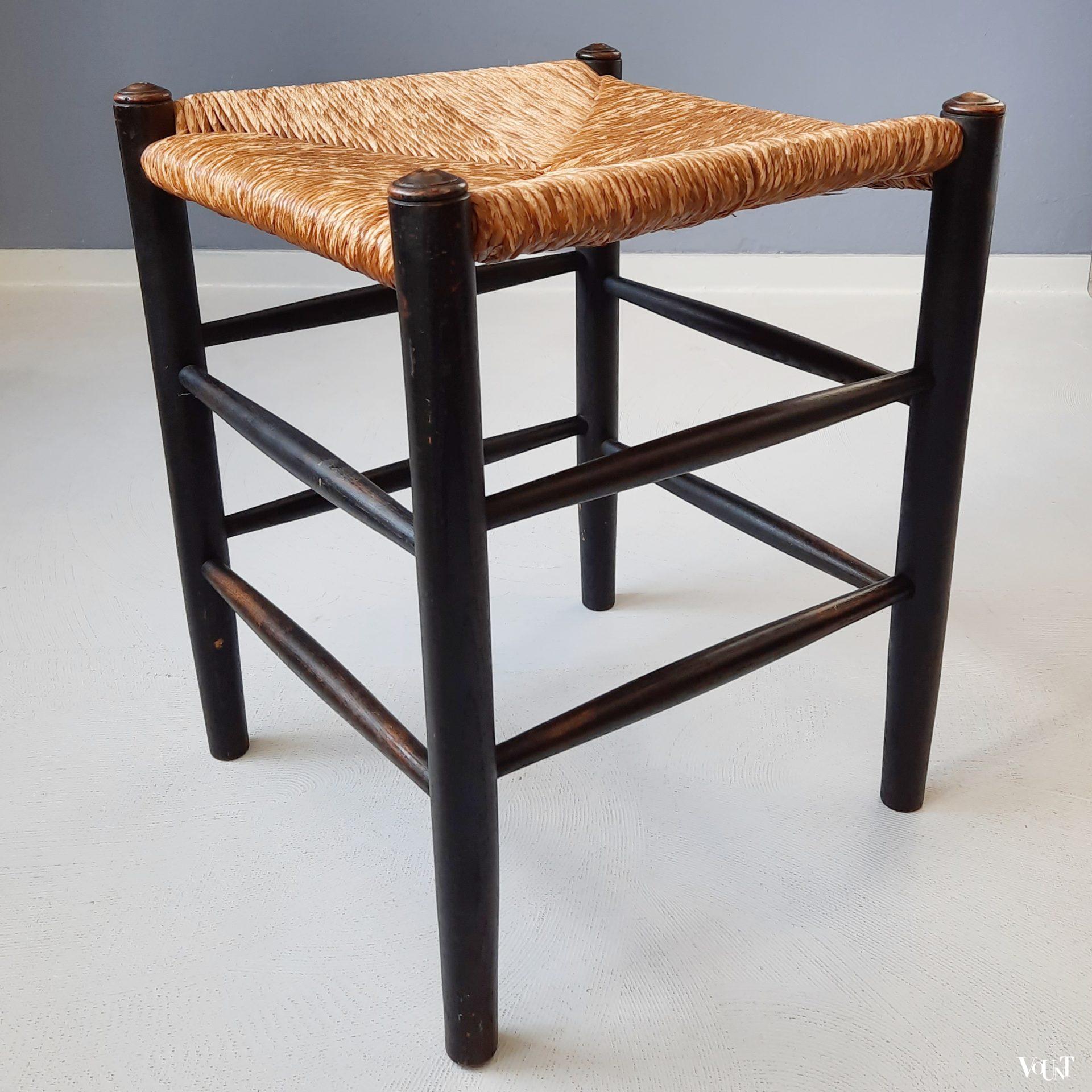 Set van 3 zwarte houten krukken met biezen zitting, jaren '60