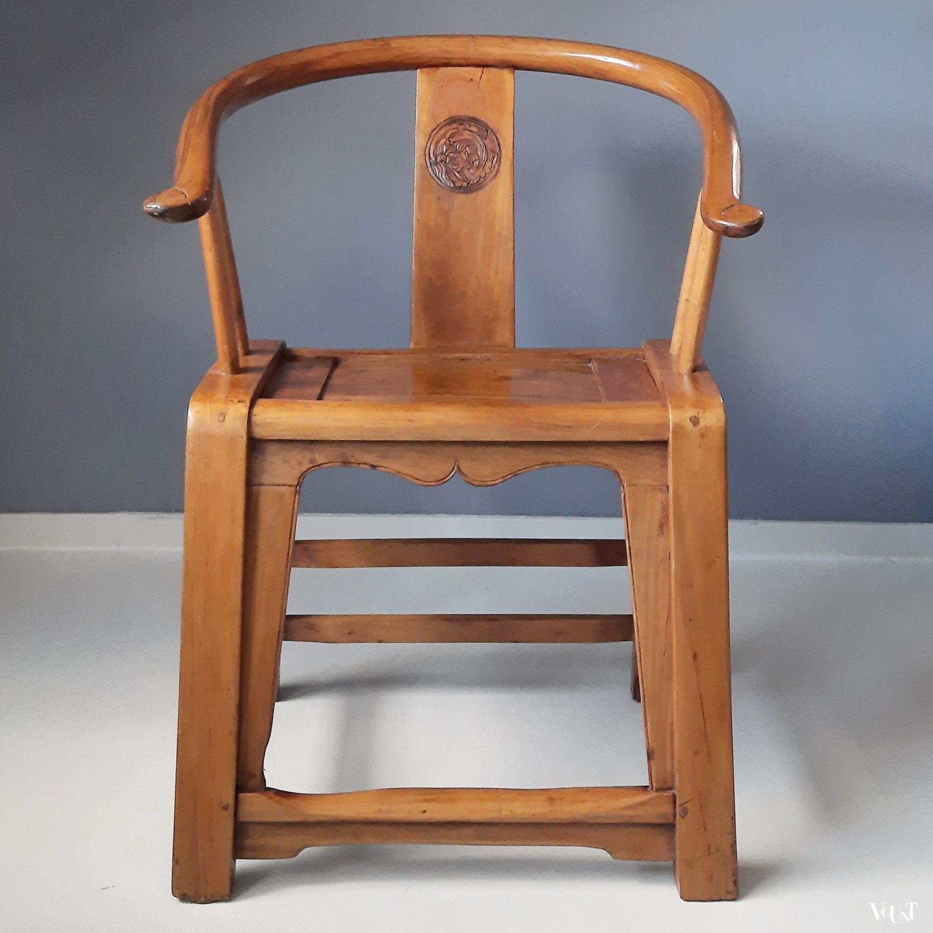 Vintage Chinese hoefijzerstoel