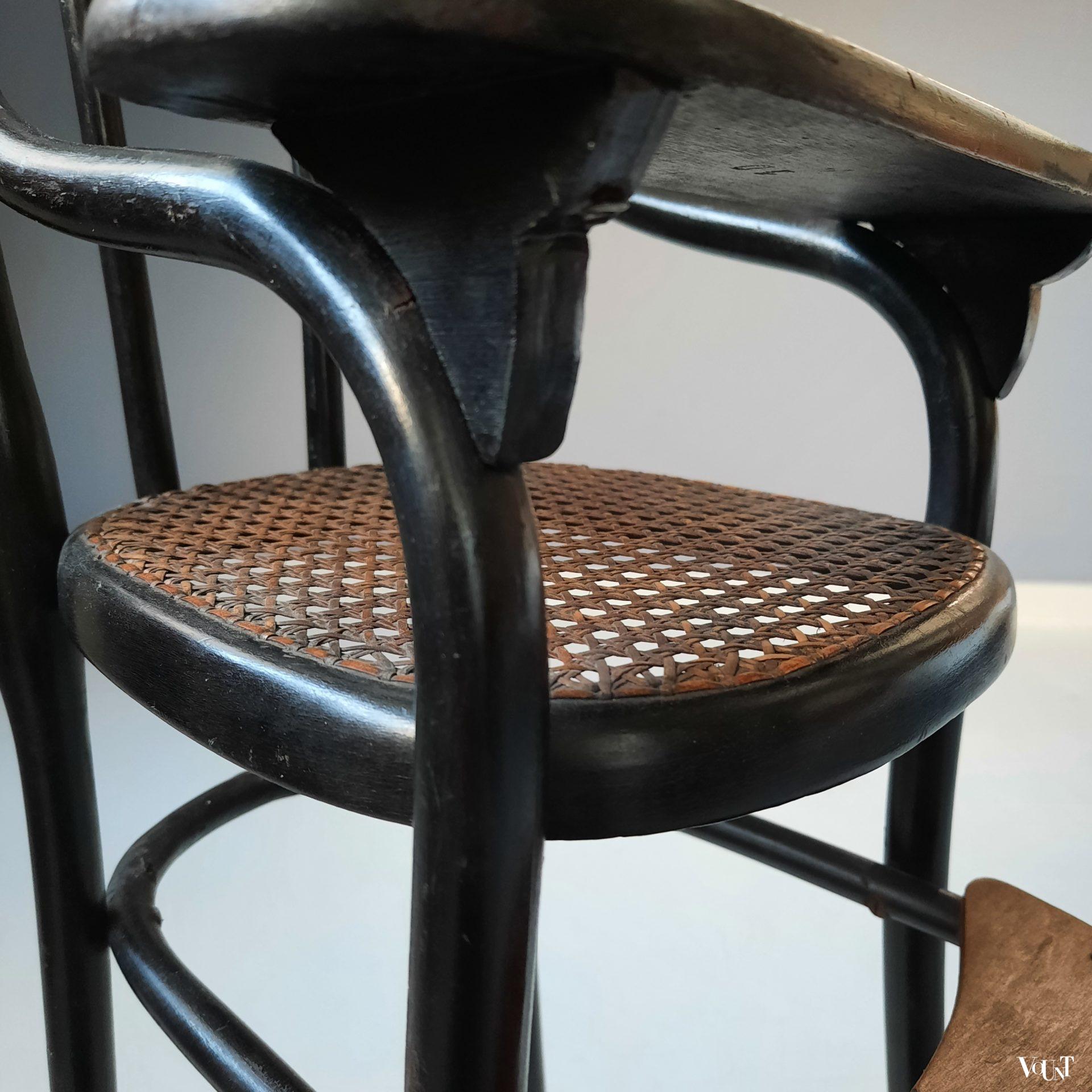 Antieke poppenstoel / Speisesessel nr. 2, Thonet, rond 1900