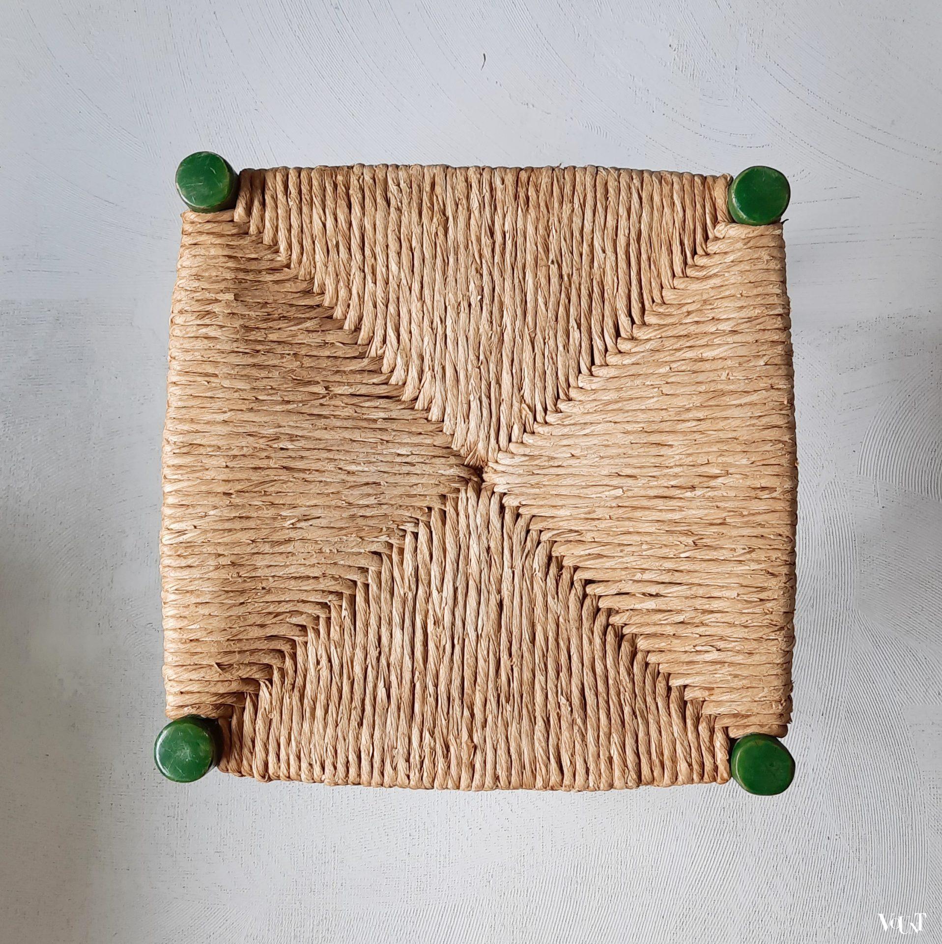 Set van 4 groene krukken met biezen zitting, jaren '70