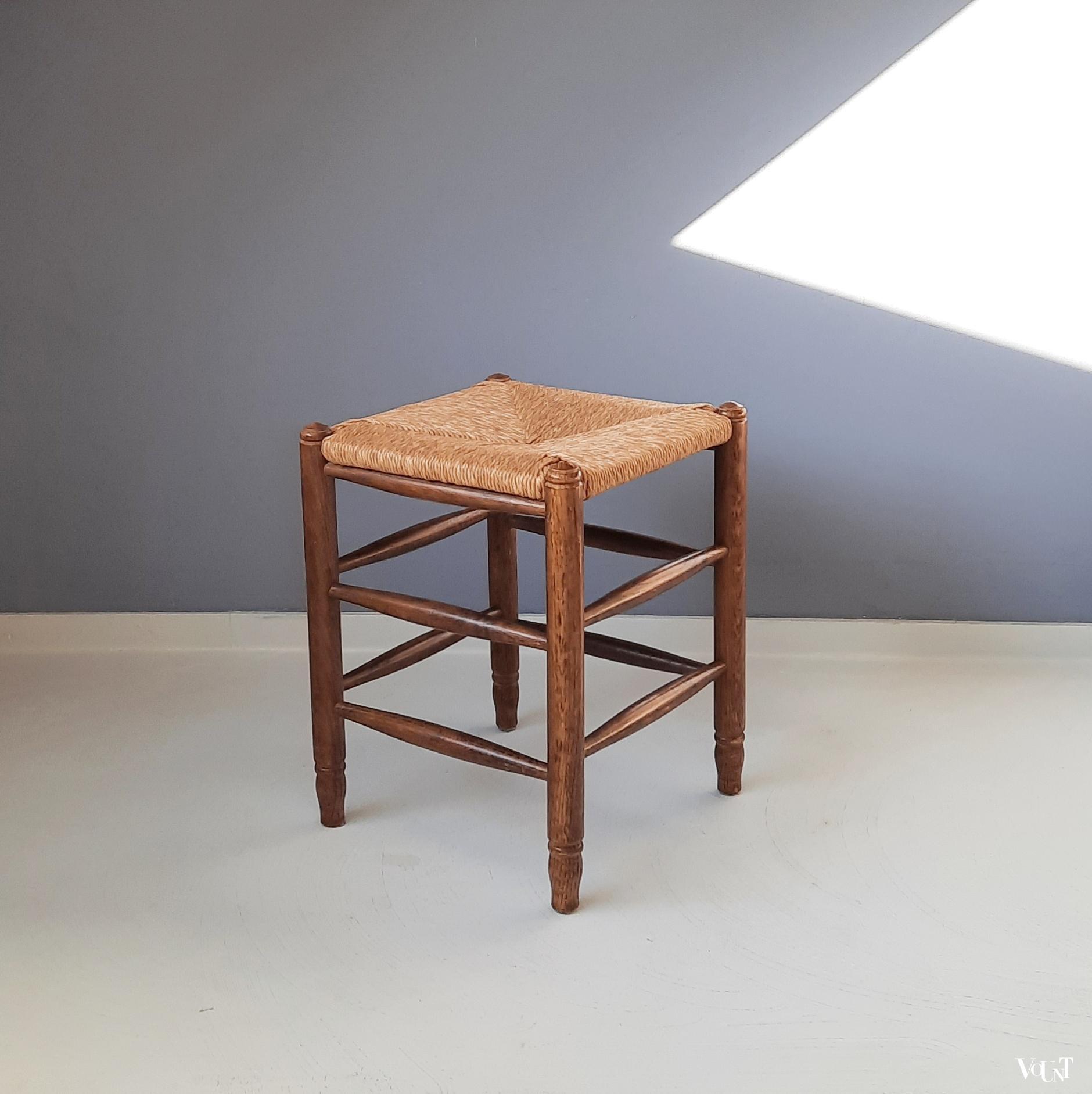 Houten kruk met biezen zitting, jaren '60