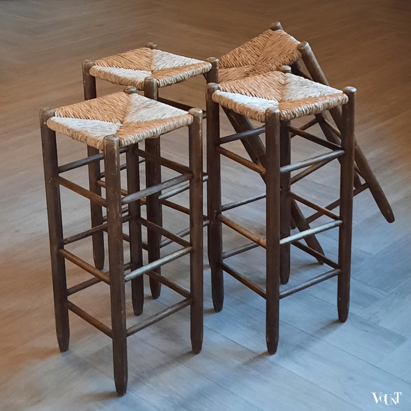 Set van 4 hoge krukken met biezen zitting, jaren '60