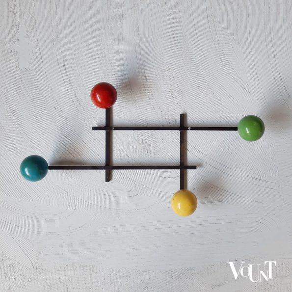 Wandkapstok met gekleurde houten bollen, Frankrijk, jaren '50/'60