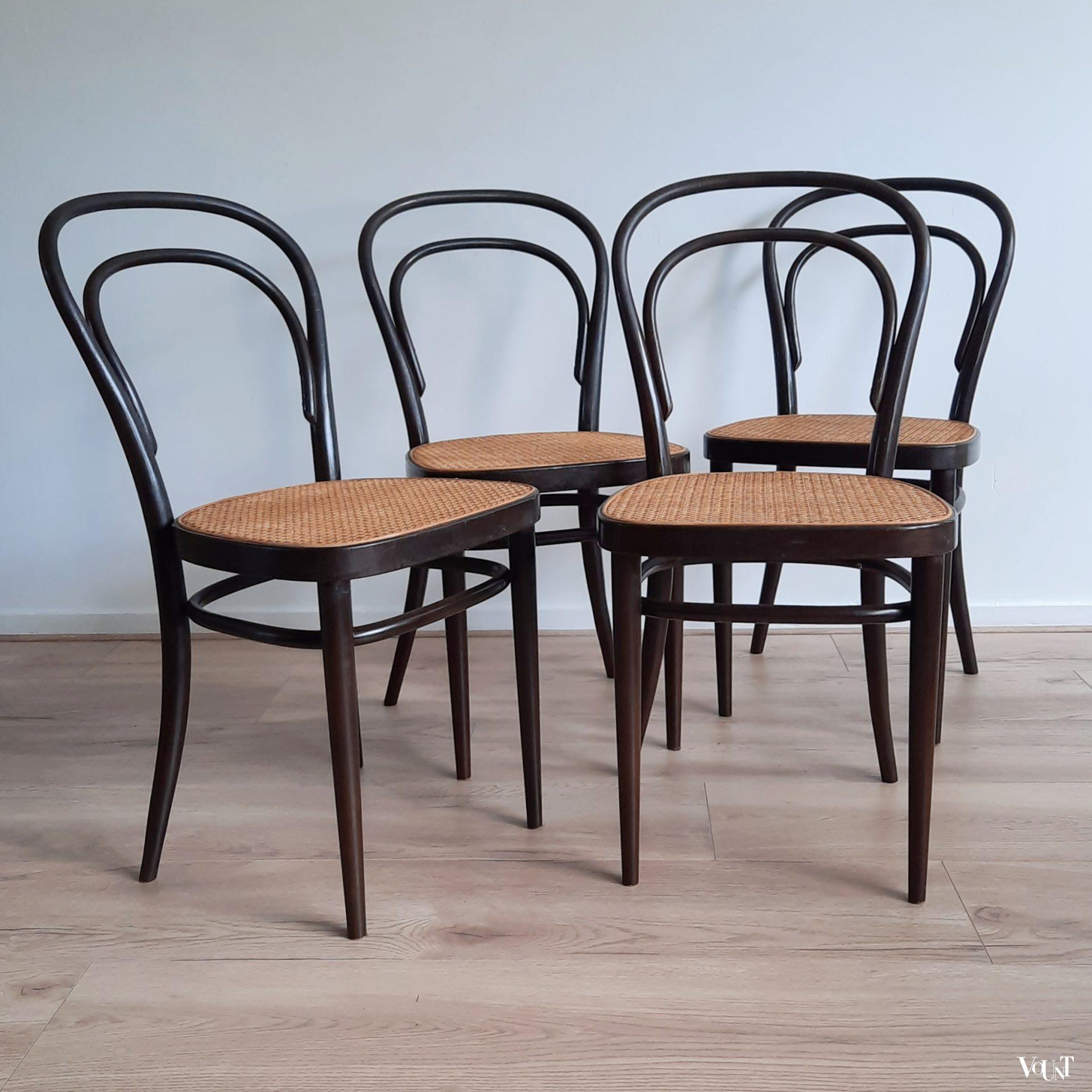 Set van 4 originele donkerbruine Thonet-stoelen nr. 214 R,  jaren '70