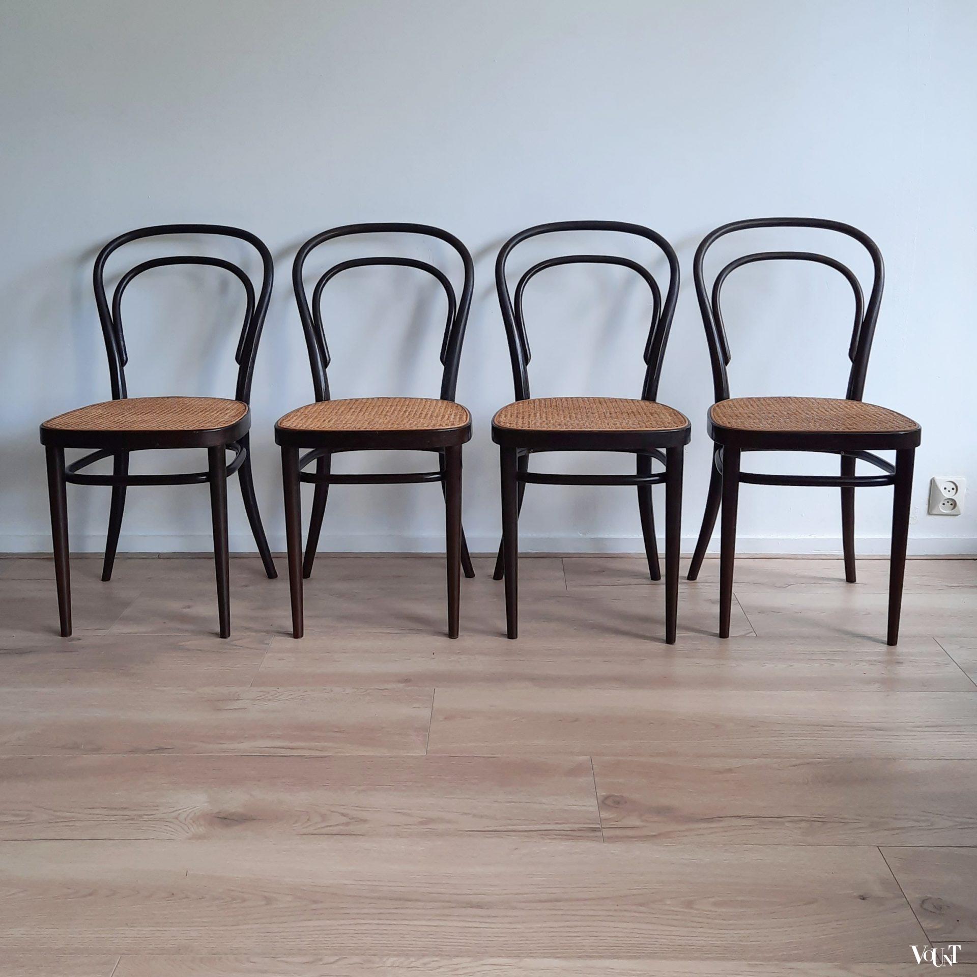 Set van 4 originele donkerbruine Thonet-stoelen nr. 214 R,  jaren '70