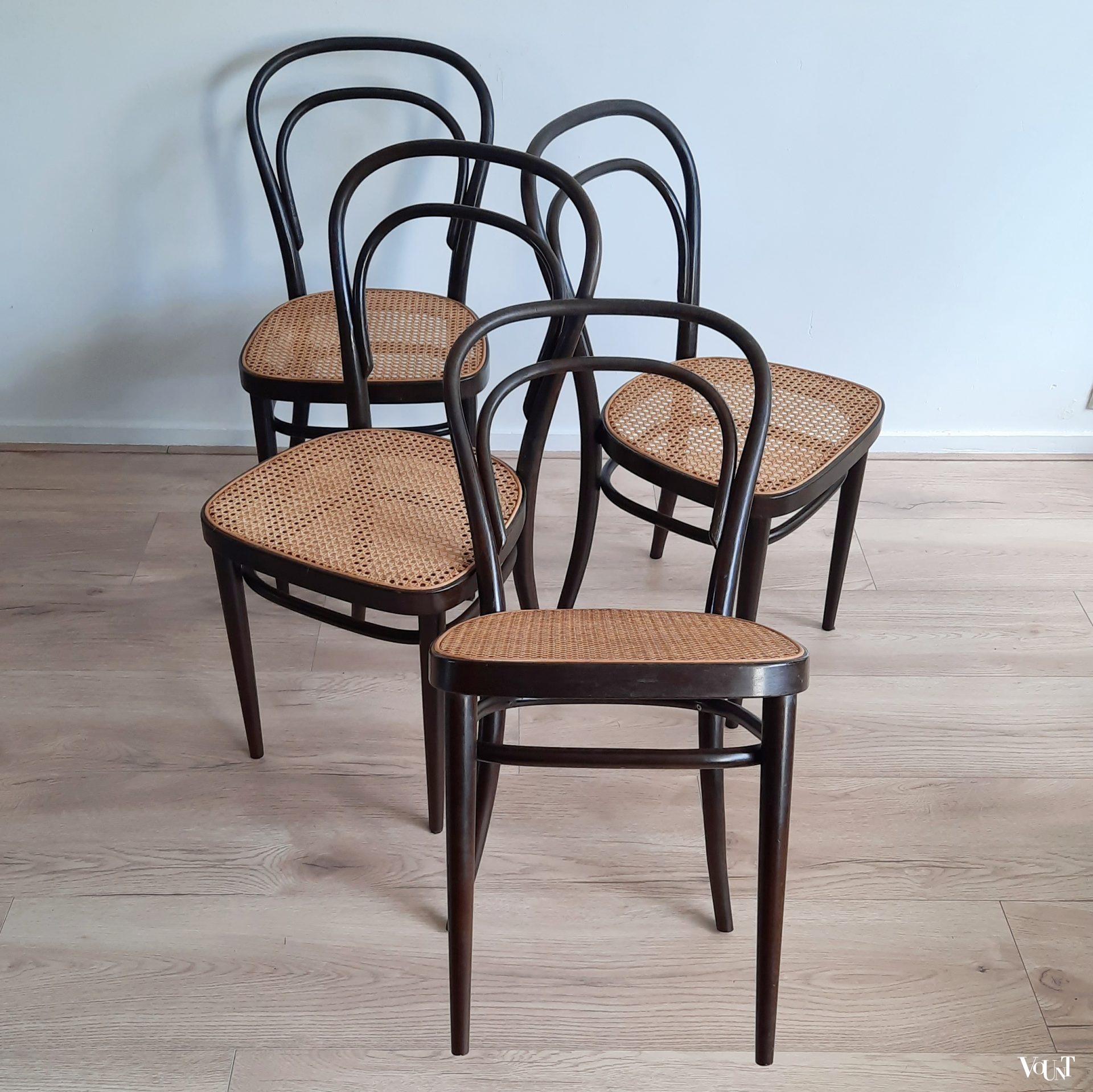 Set van 4 originele donkerbruine Thonet-stoelen nr. 214 R,  jaren '70
