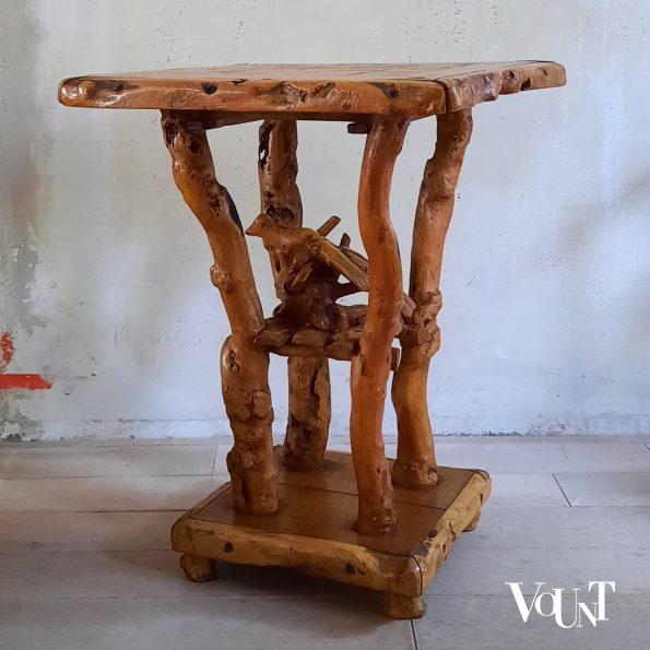 Wortelhouten tafel met duif, Frankrijk, rond 1920