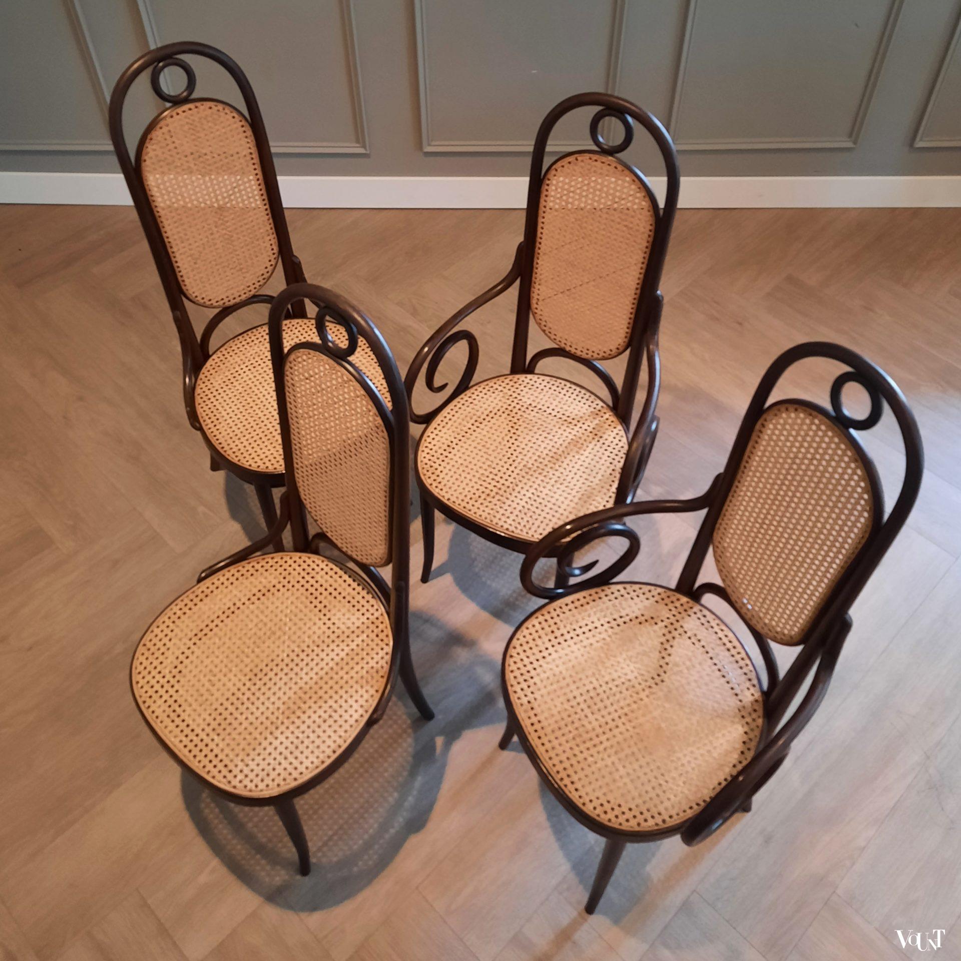 Set van 4 stoelen nr. 207, Thonet, jaren '70